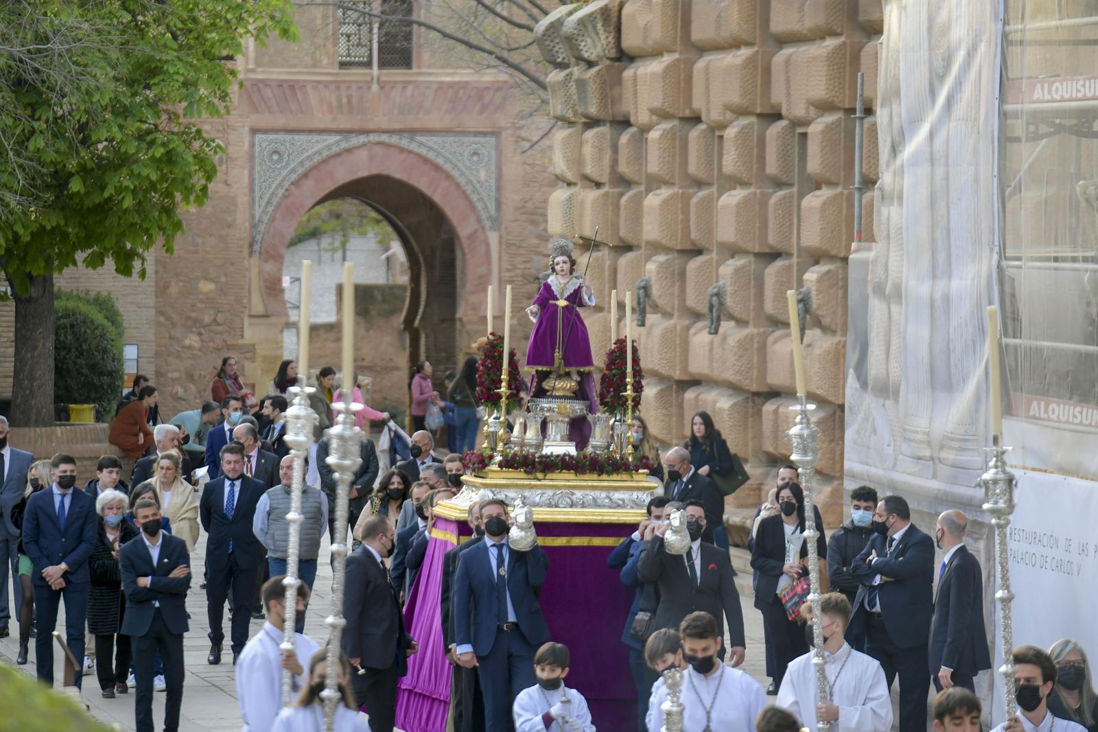 Los vía crucis del Viernes de Dolores, en imágenes