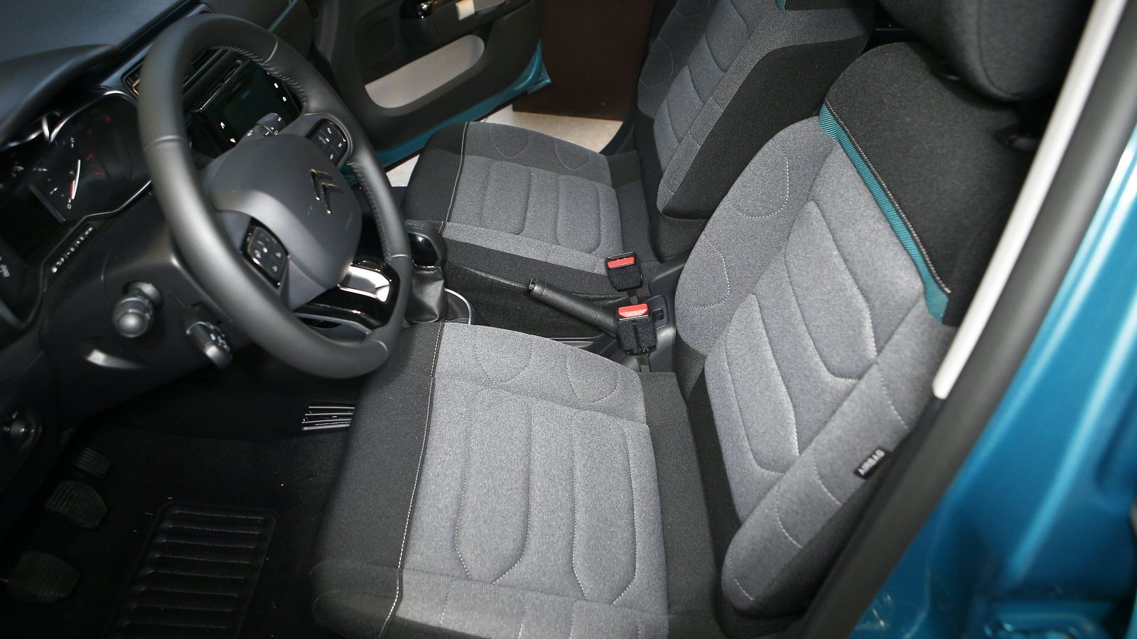 Se estrenan asientos con nuevo efecto de acolchado, con espumas más gruesa y mejor apoyo lumbar.