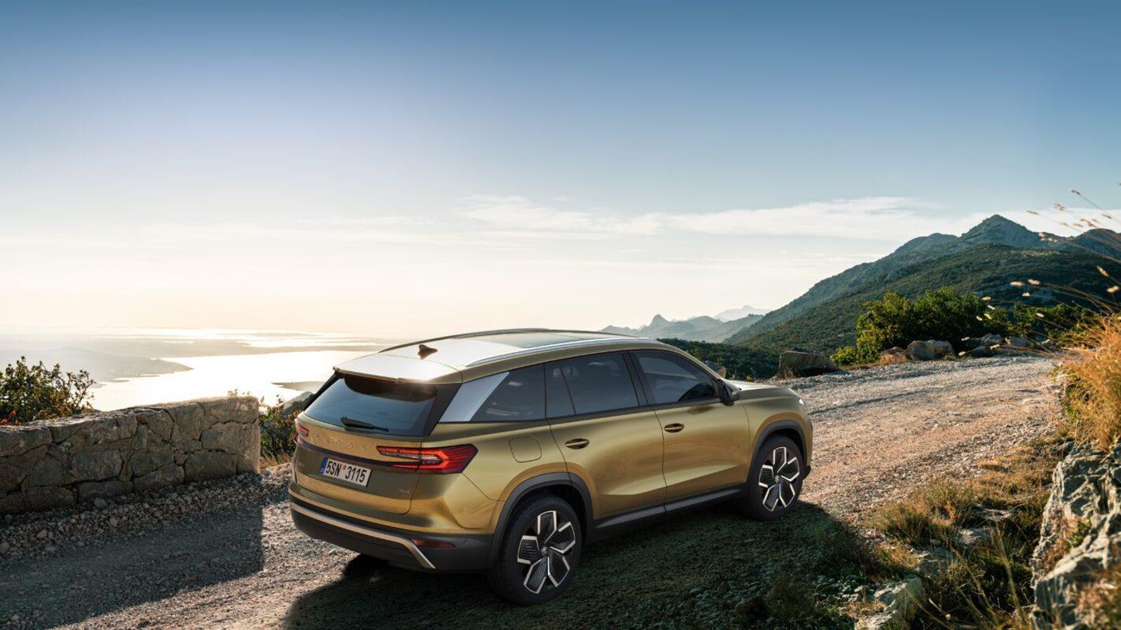 El tamaño cambia poco respecto a la primera generación y el espacio interior, en un coche que era amplio, no debe tampoco variar mucho.