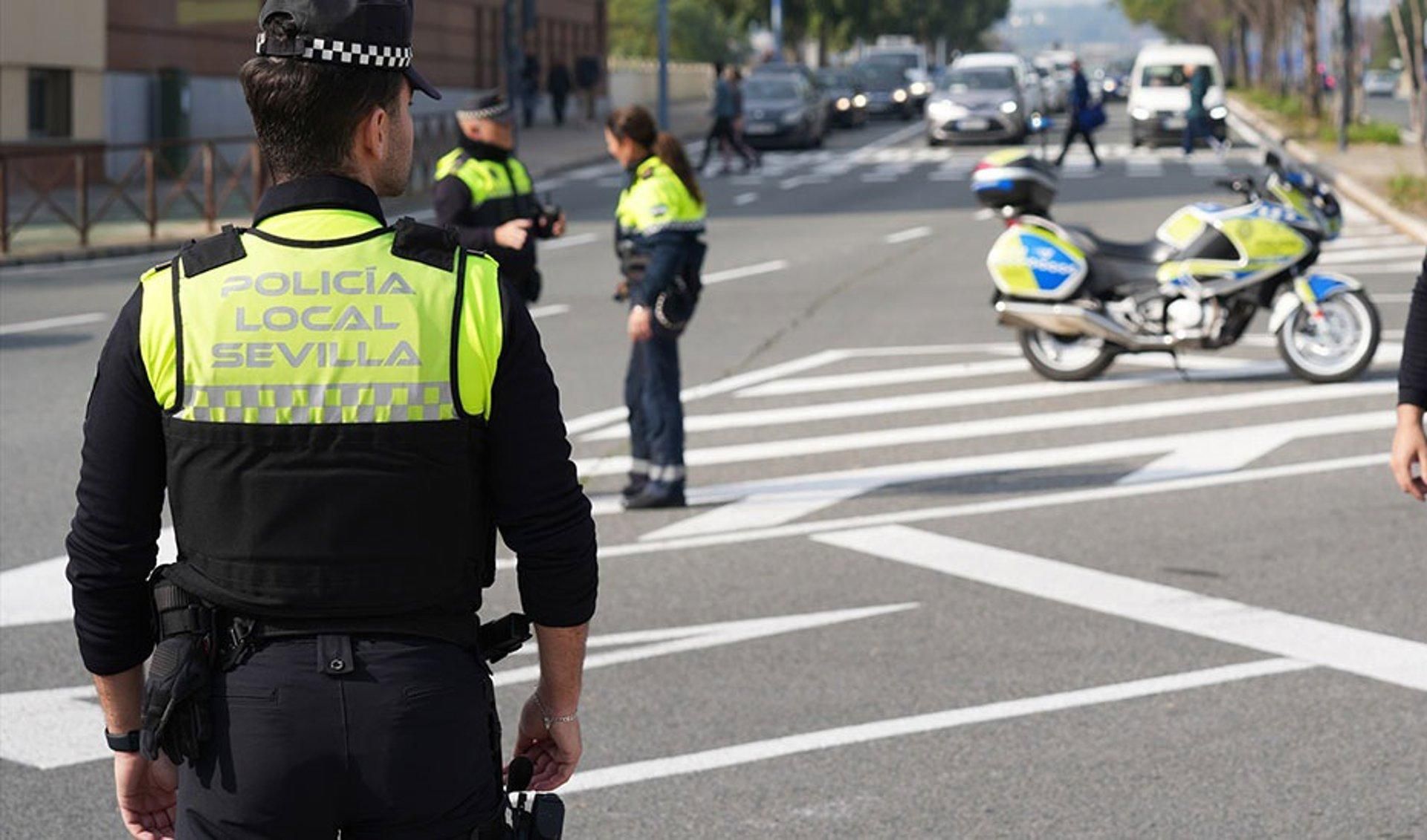 La Policía Local interviene en el abandono de una menor de cinco años dentro de un coche en Nervión