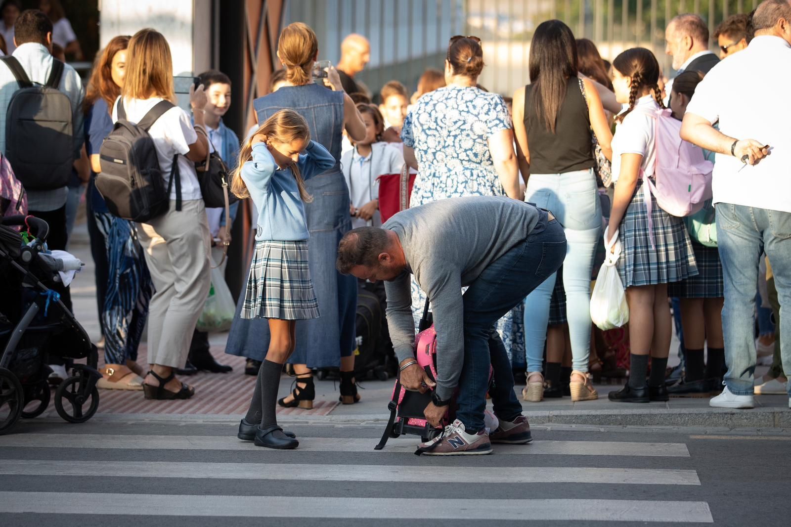 La vuelta al cole en los colegios de Granada, en imágenes