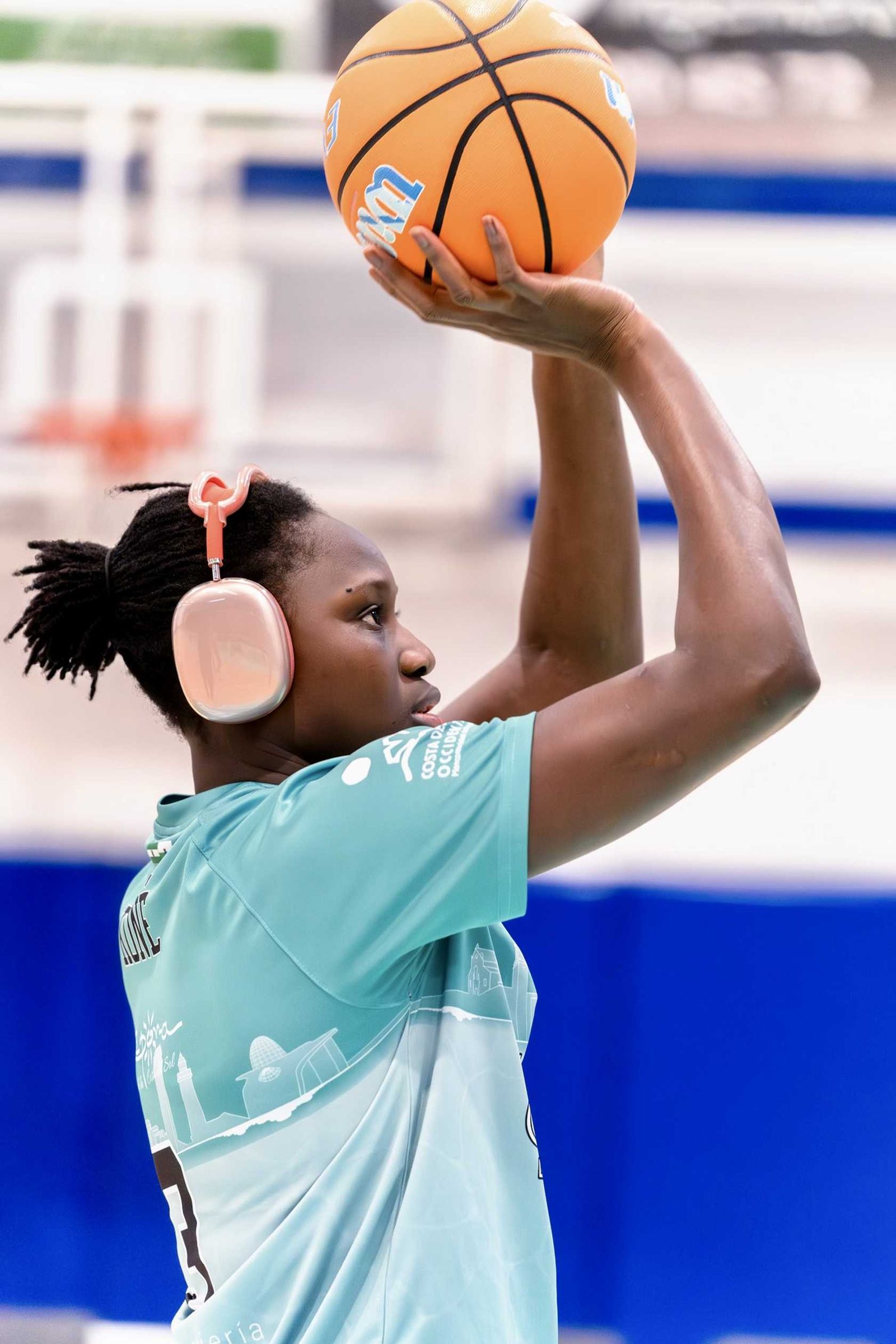 Apoteosis en Estepona; cae el campeón Valencia (67-66)