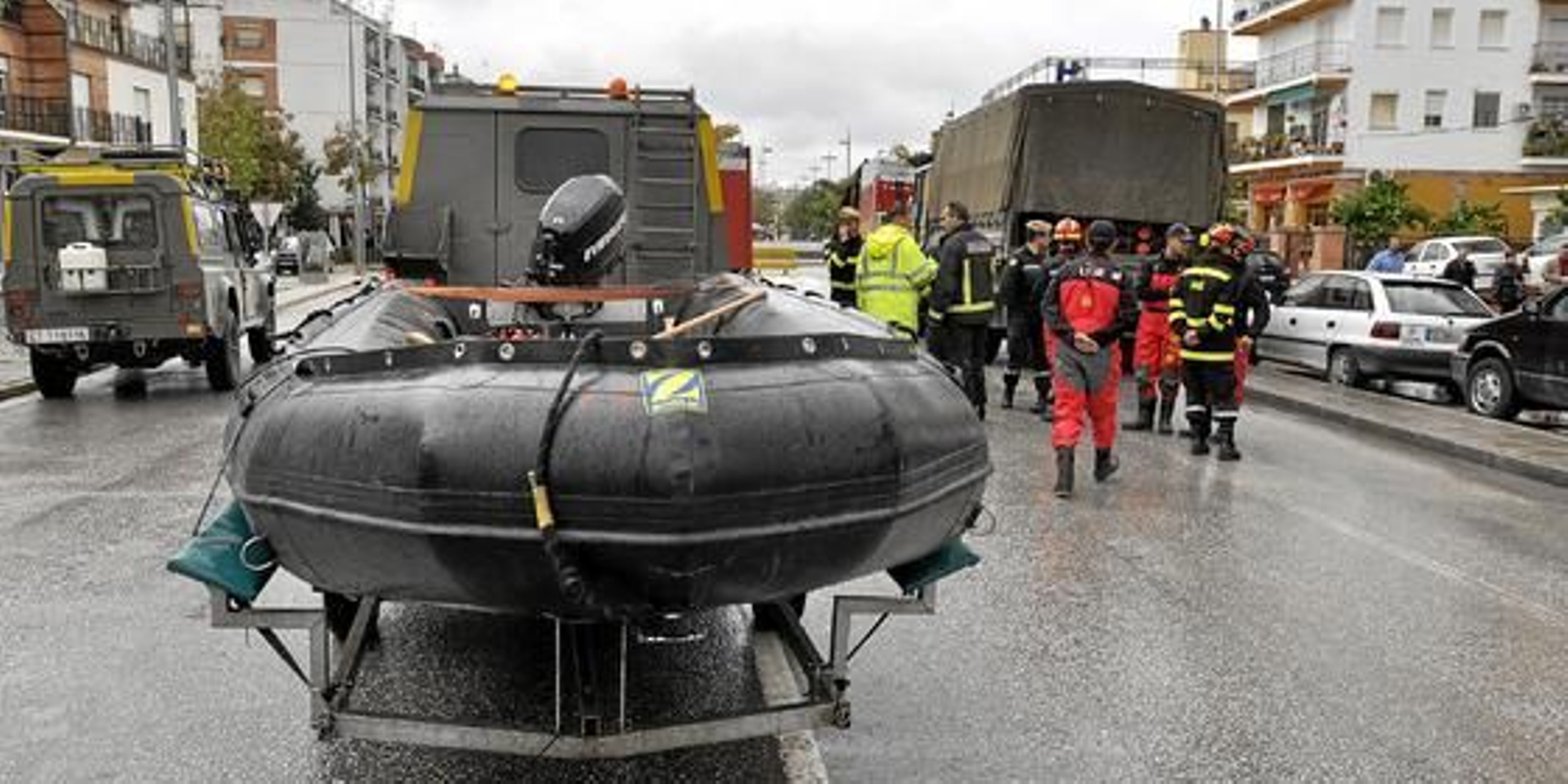Los Bomberos acuden a Écija por las fuertes lluvias.

Foto: Manuel Gómez