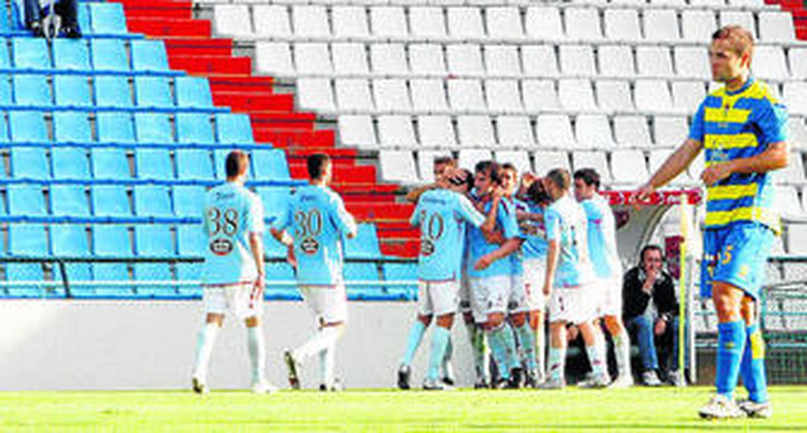 Los jugadores del Celta celebran el definitivo 2-1 de Michu al Cádiz.