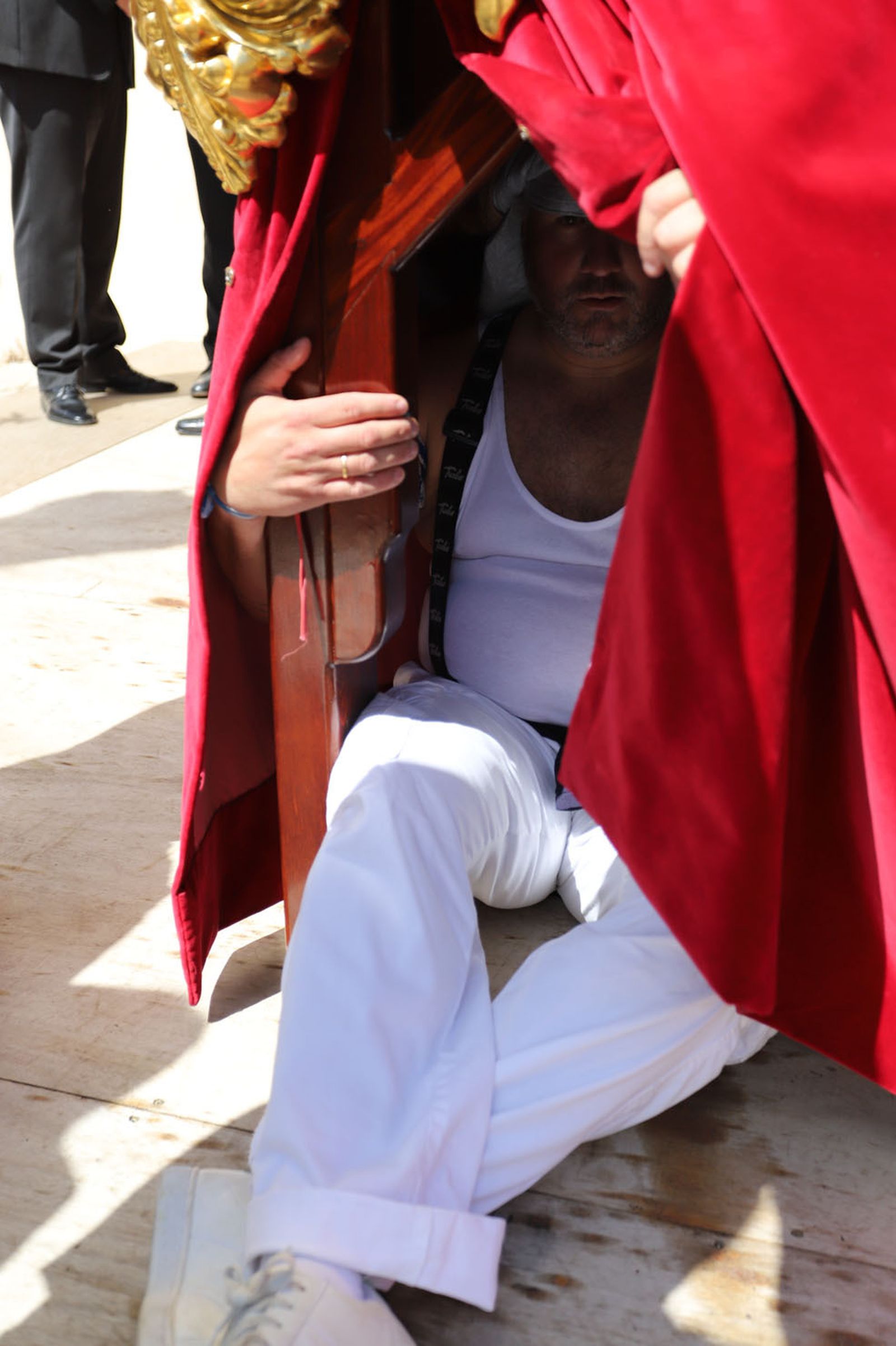 Imágenes del recorrido de la Borriquita  por las calles de Huelva