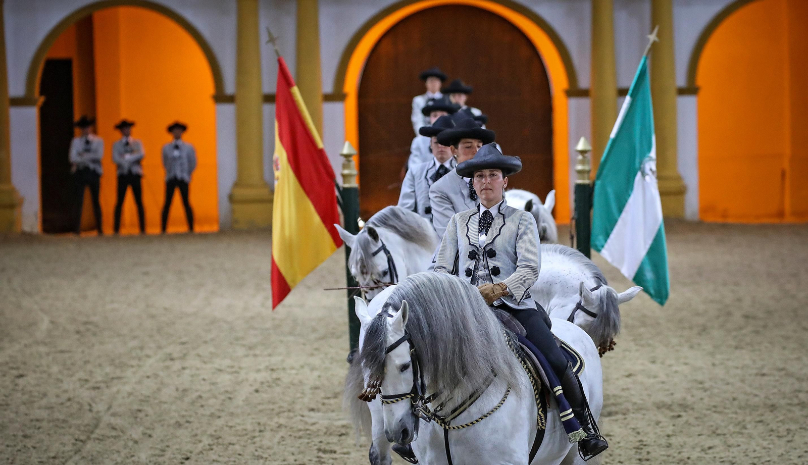 Belén Bautista jinete de la Real Escuela es galardonada con el Caballo de Oro 2022 en Jerez