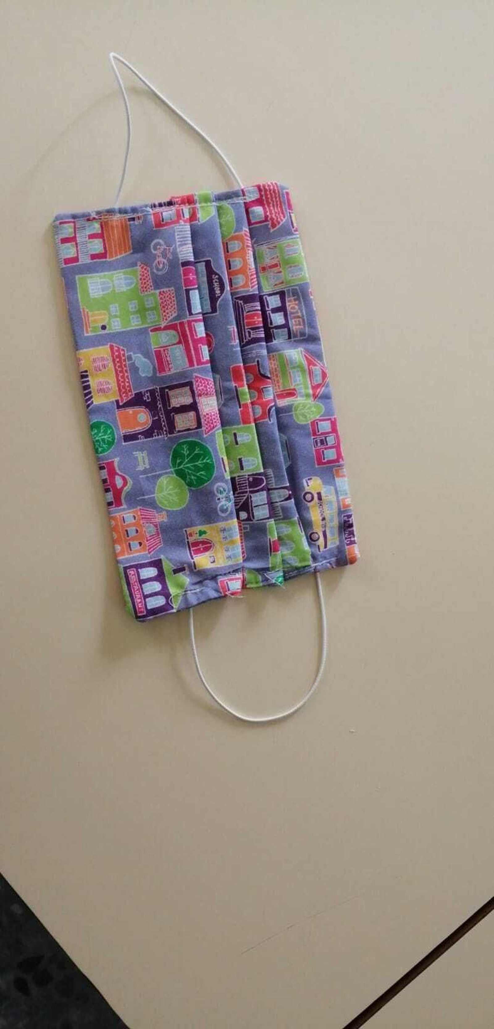 Una de las mascarillas fabricadas por las internas de Alcalá.