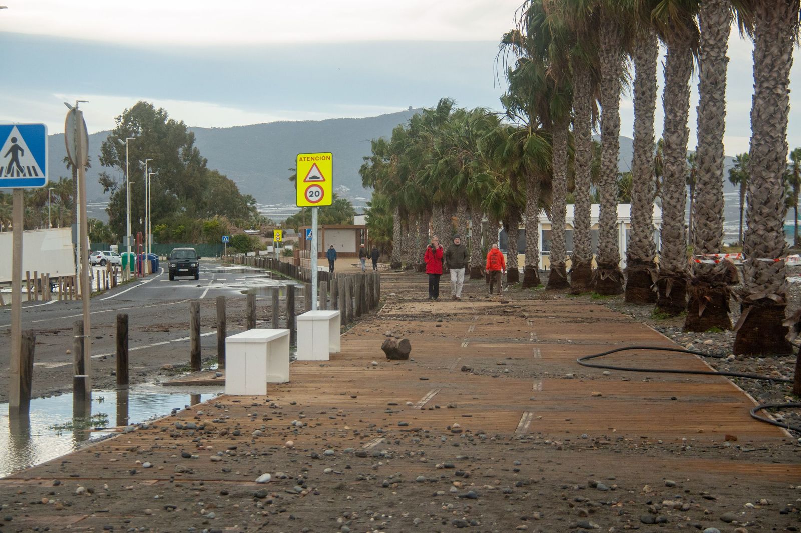 El temporal se ceba con Playa Granada