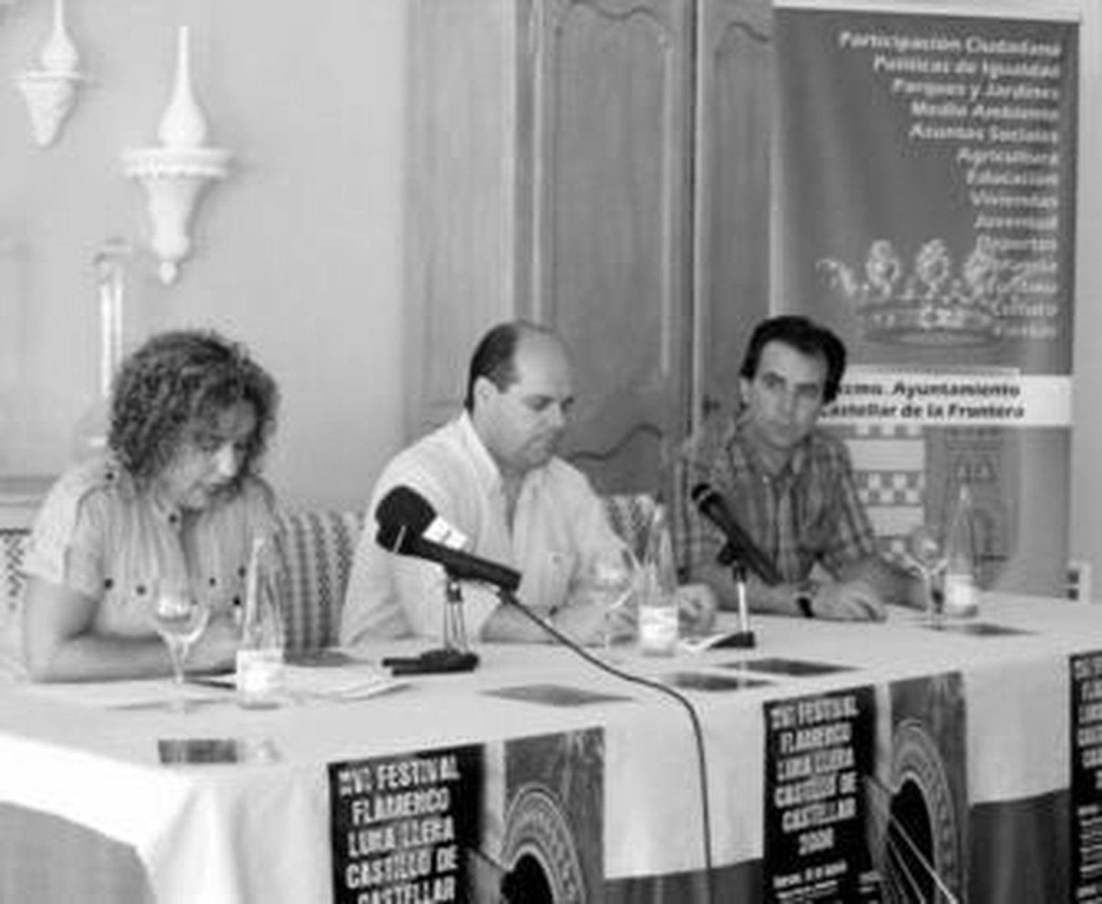 Victoria González, Francisco Vaca y Antonio Ramos, ayer, durante la presentación del cartel.