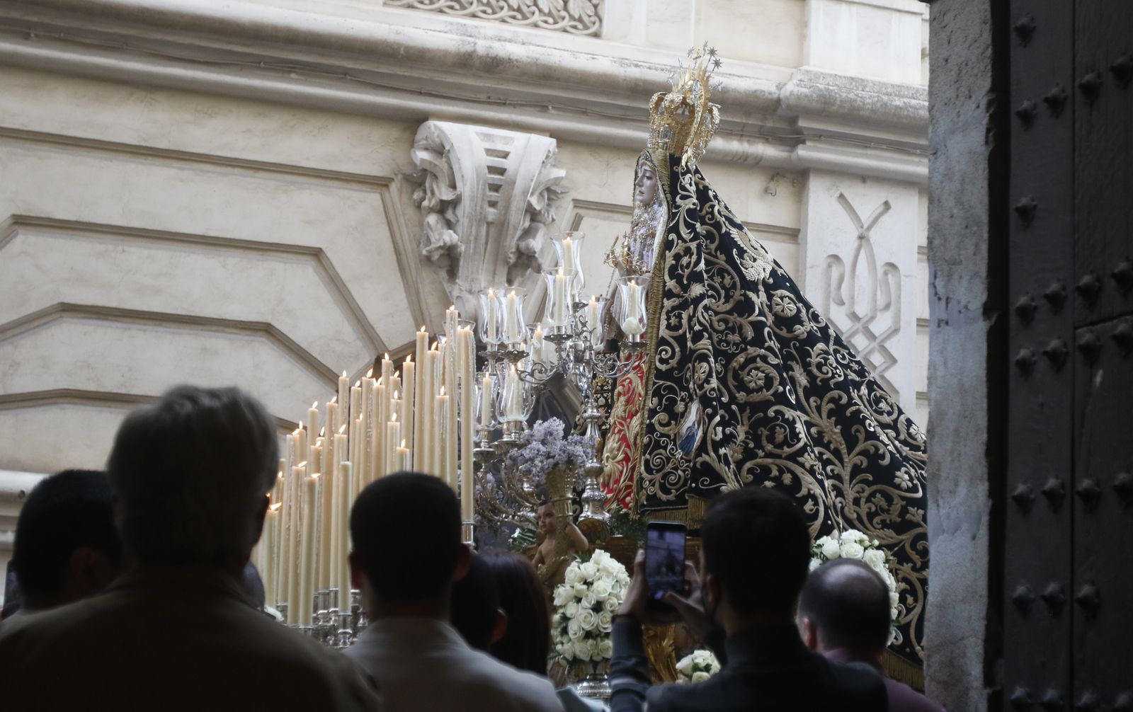 Viernes Santo en Córdoba: la procesión de los Dolores, en imágenes