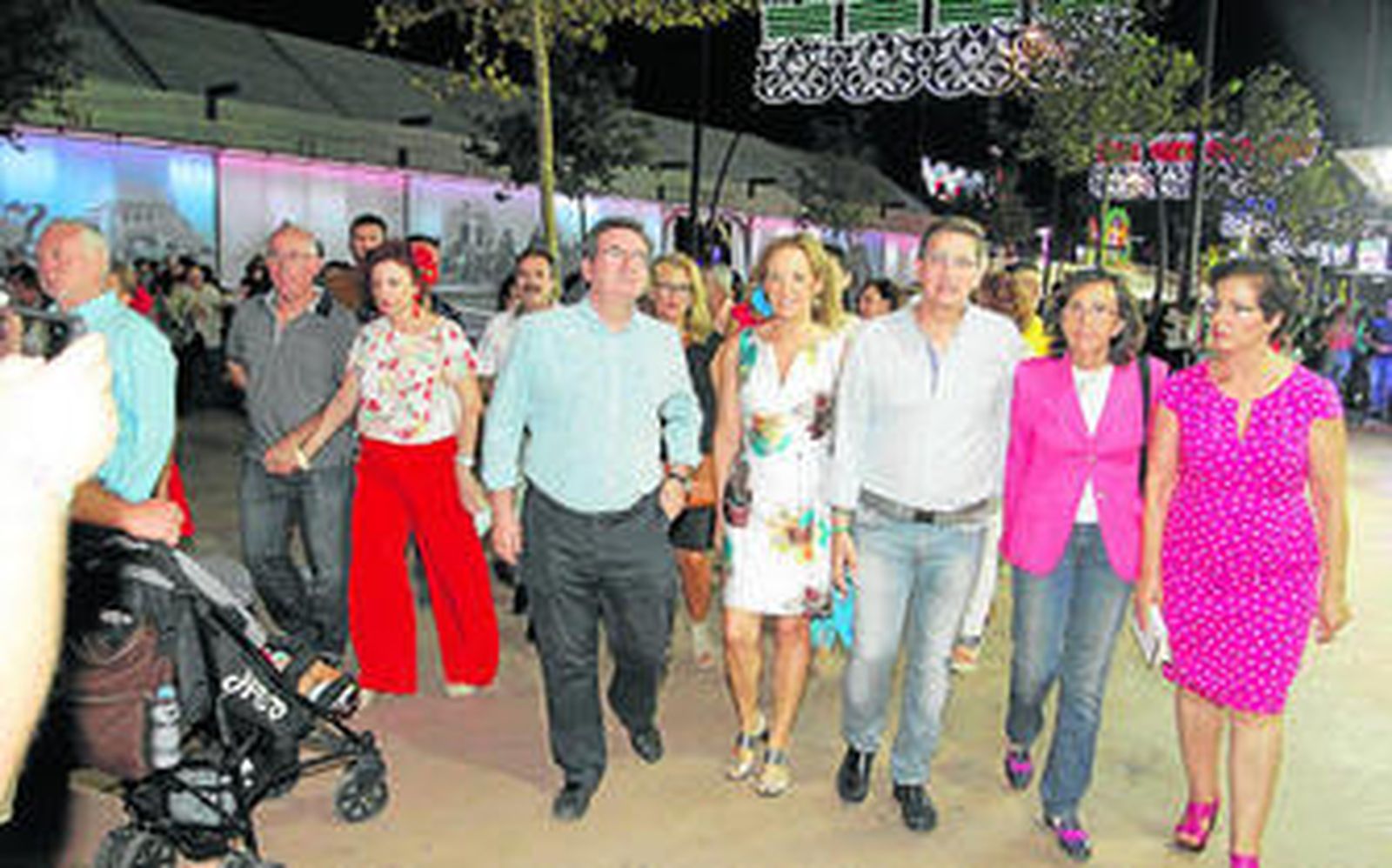 Llegada de todo el equipo del PSOE a su caseta.