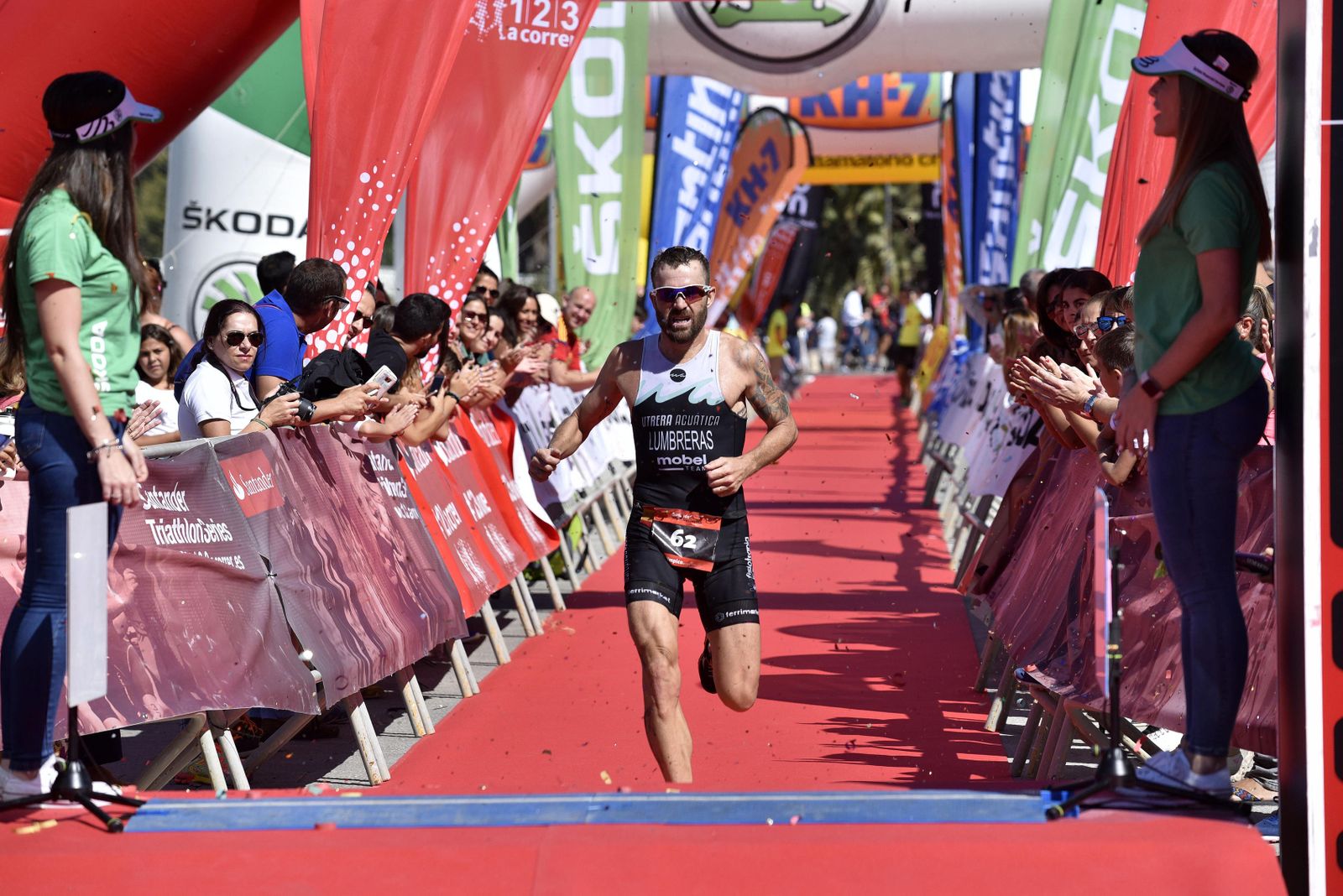 Las imágenes del V Triatlón Puerto de Sevilla