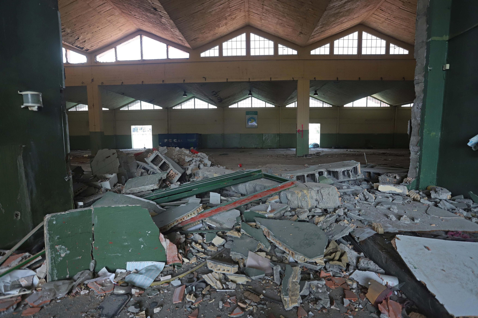 Derribo de parte de la lonja del Puerto de Algeciras.
