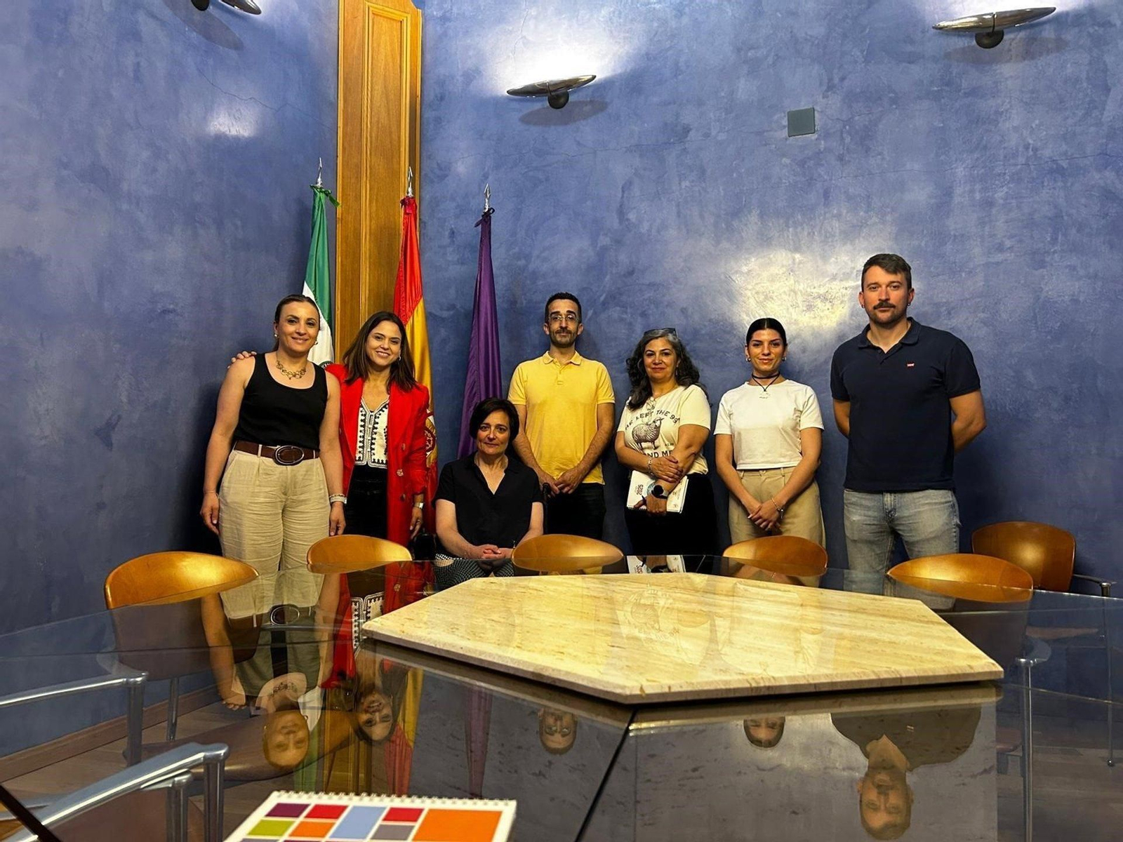 Foto de familia de los miembros que integran la comisión para la elaboración del protocolo frente al calor. Foto de familia de los miembros que integran la comisión para la elaboración del protocolo frente al calor.