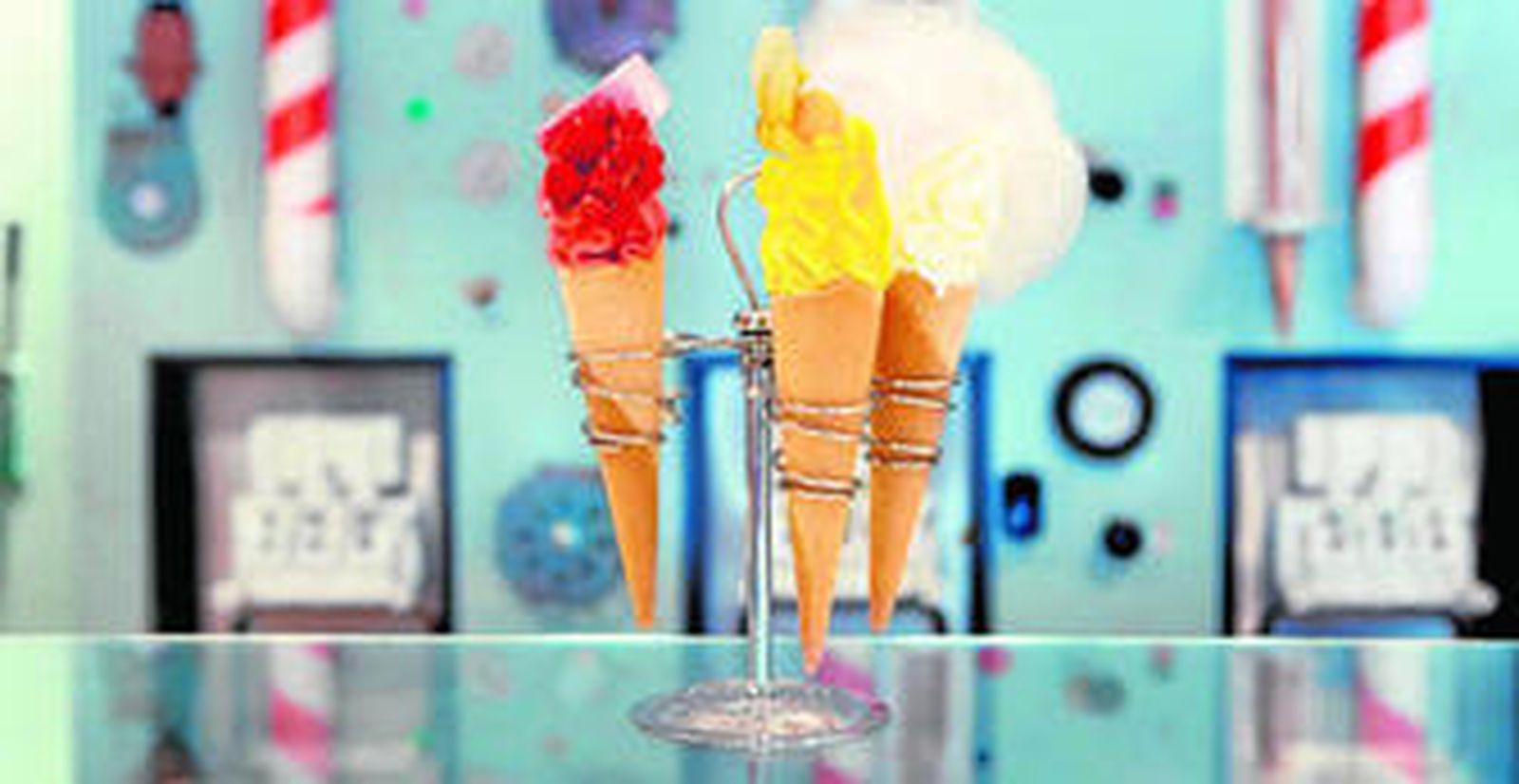 Tres cucuruchos con los sabores de Rocambolesc y con el ya clásico barbapapá, el algodón dulce de Jordi Roca.