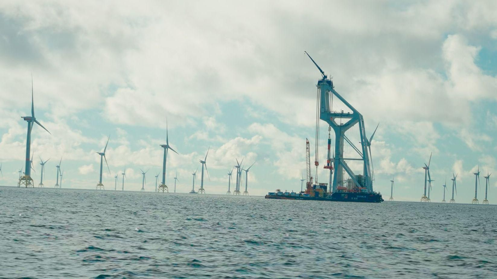 Trabajo de instalación del parque eólico marino Windanker, desarrollado por Iberdrola.