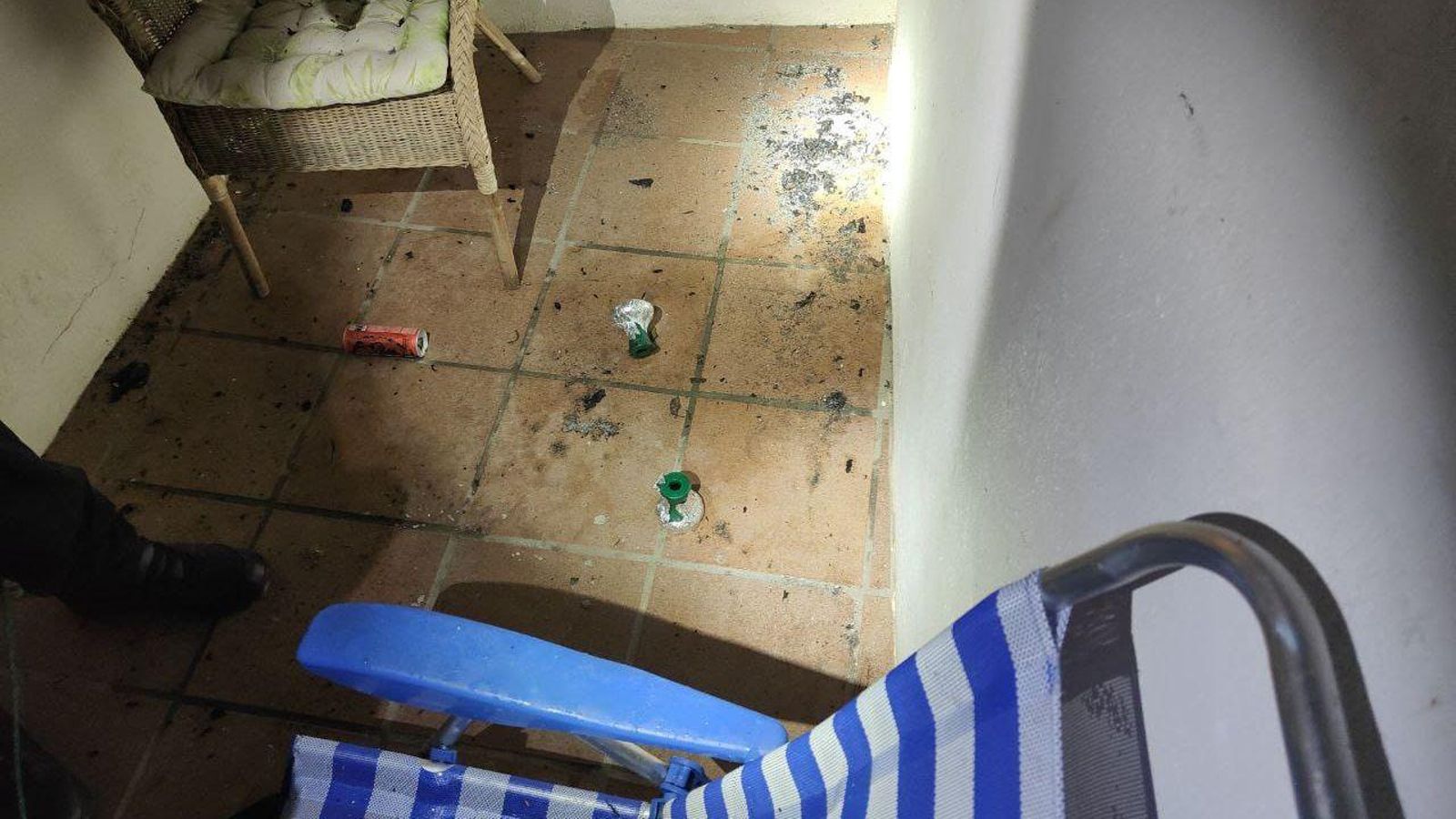 Un fuego se generó en un patio del inmueble y se propagó. Un fuego se generó en un patio del inmueble y se propagó.