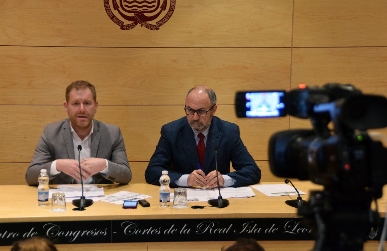Los concejales Conrado Rodríguez e Ignacio Bermejo, el día en el que presentaron el acuerdo de mejora en 2018.