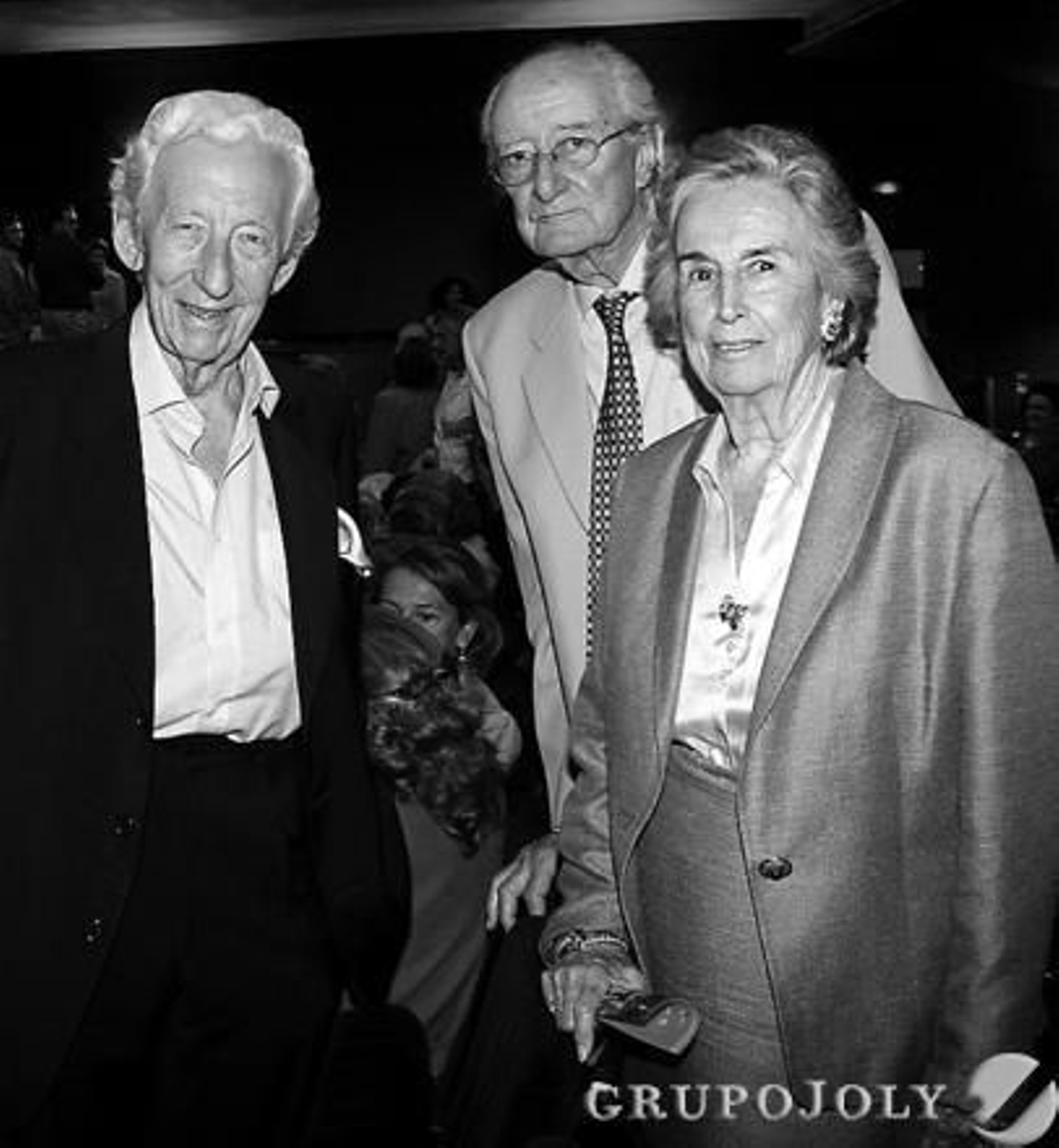 El matrimonio González López de Carrizosa junto al recordado Carlos González, durante un acto en la bodega.