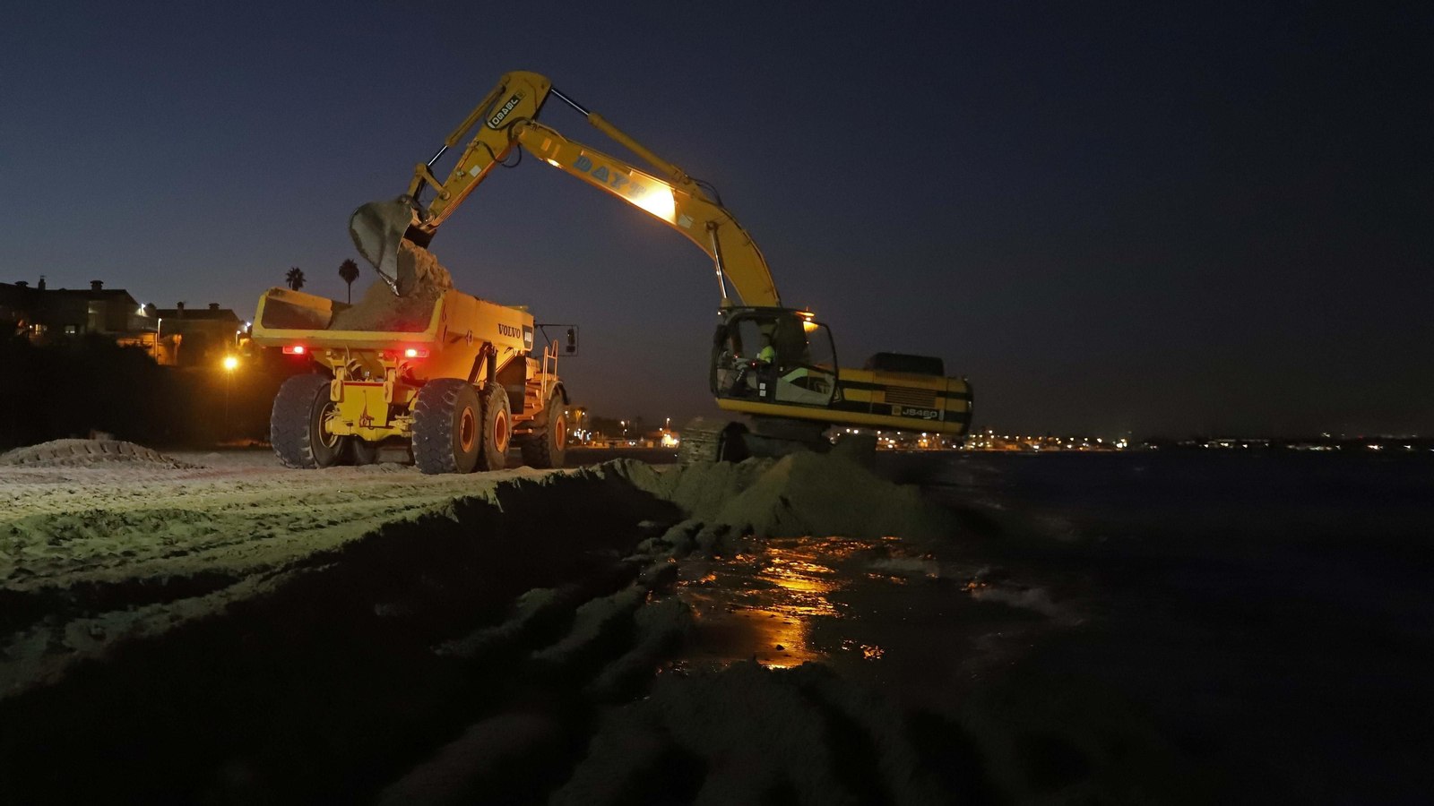 Fotos del trasvase de arena en El Rinconcillo