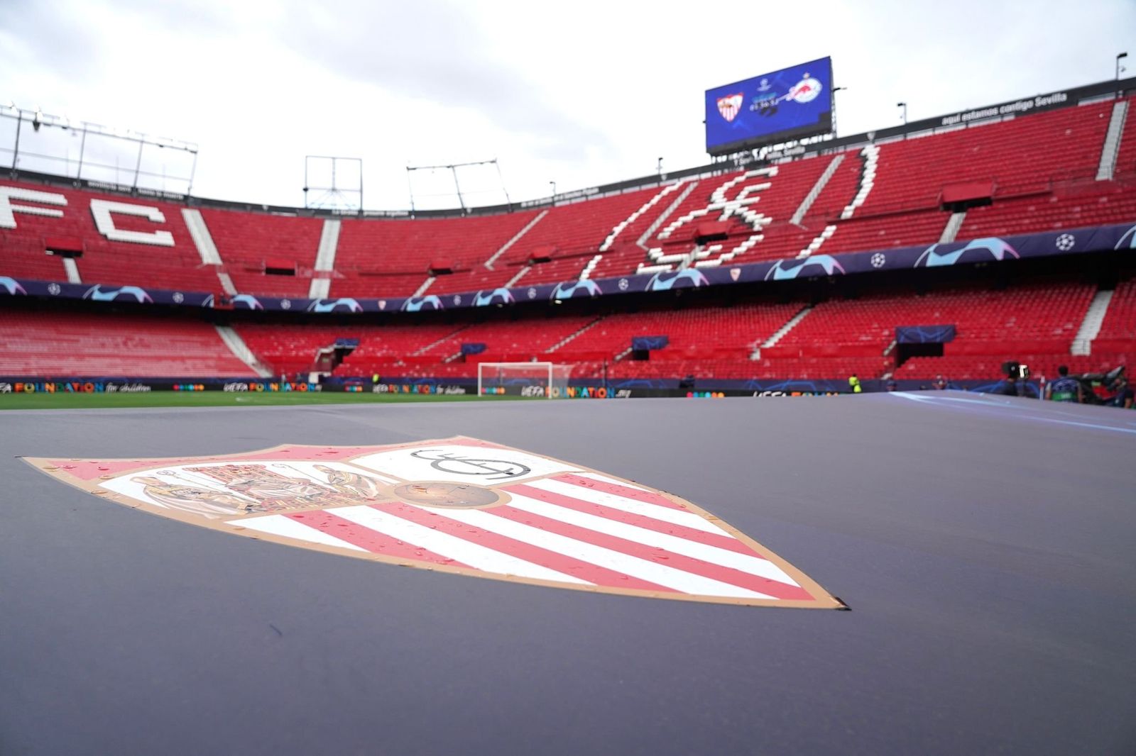 Imagen del Ramón Sánchez-Pizjuán preparado para un partido de la Champions.