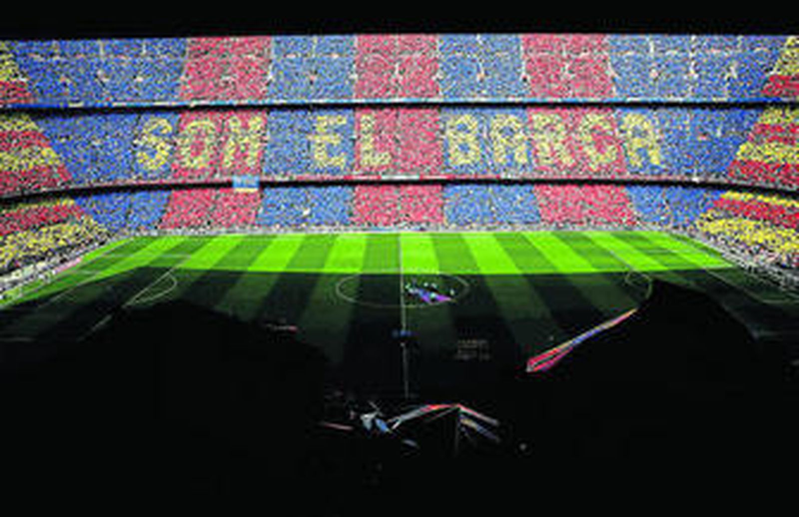 El Camp Nou recibió al Barça con un espectacular mosaico.