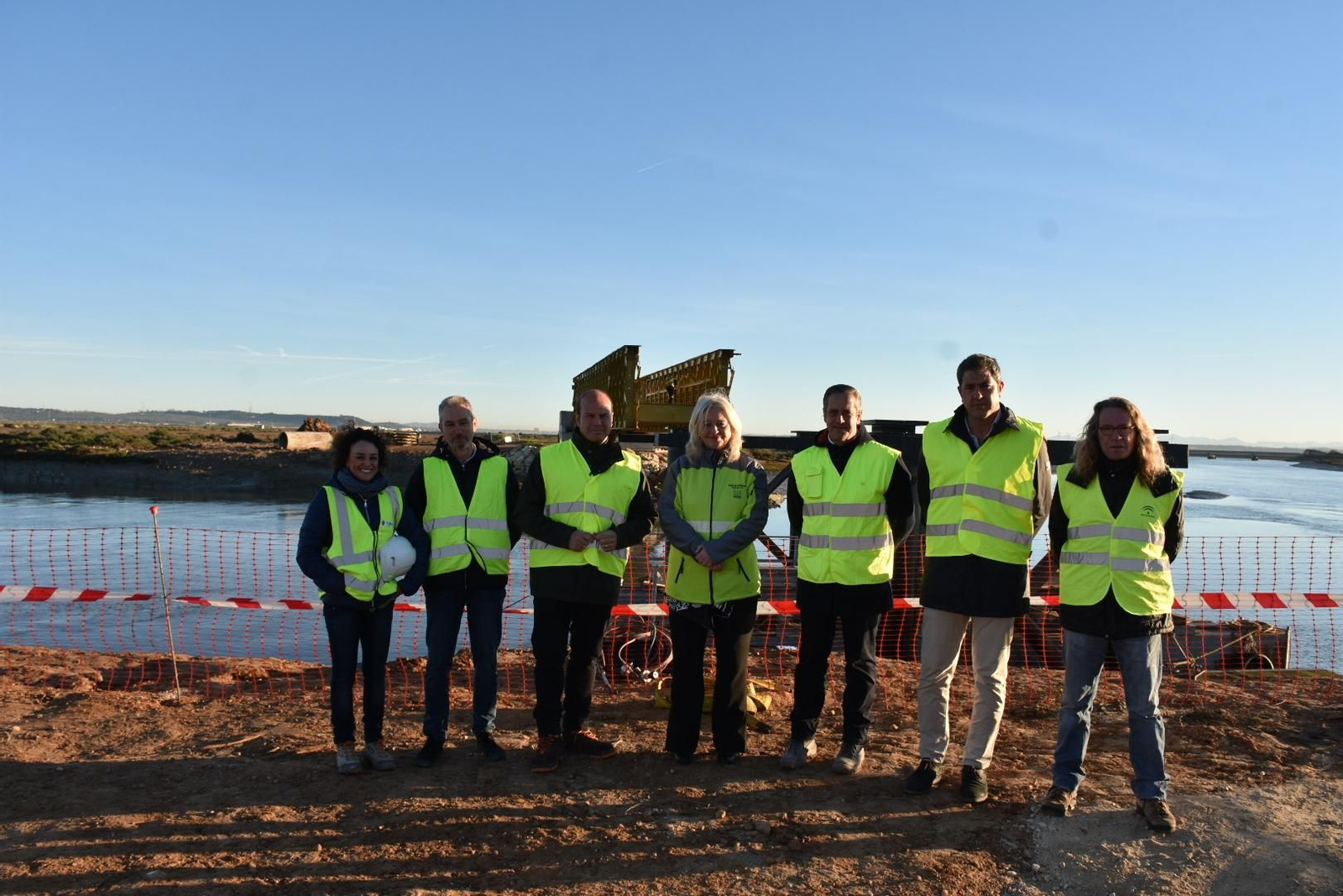 Mercedes Colombo  en  las obras de colocación del puente de San Alejandro sobre el río San Pedro