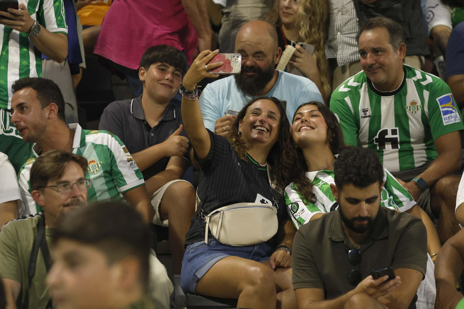 Las fotos del Betis-Como disputado en el Ciudad de La Línea (2-3)