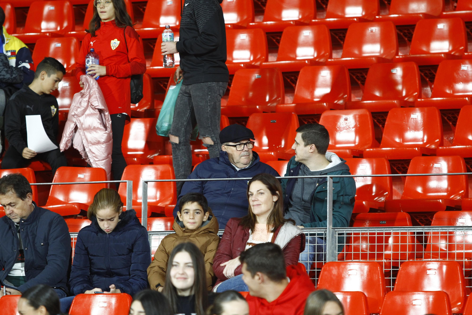Imágenes del partido homenaje al 'eterno' capitán de la U.D. Almería, José Ortiz