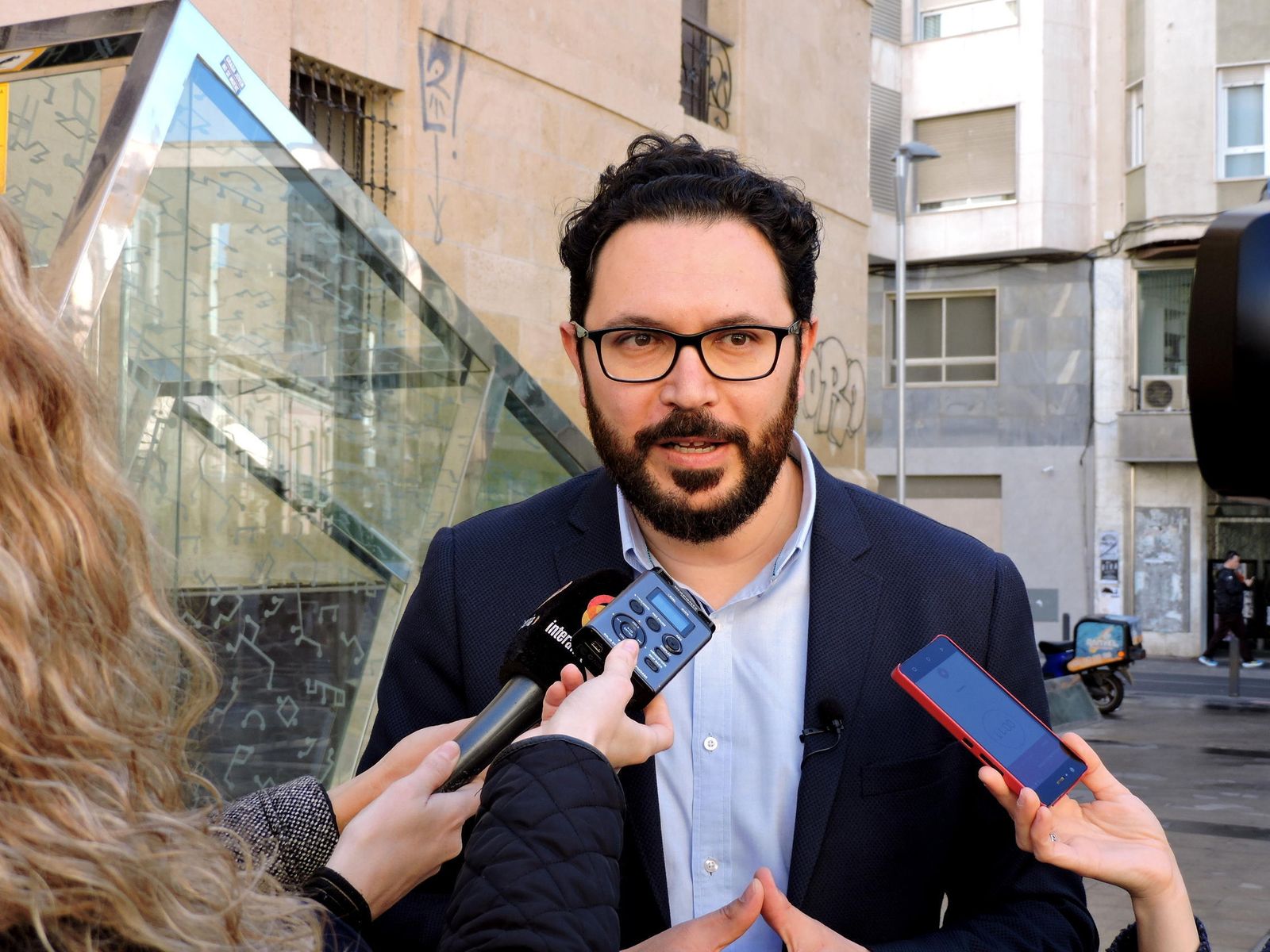 Cristóbal Díaz, junto al pabellón de salida de los Refugios de la Guerra Civil.