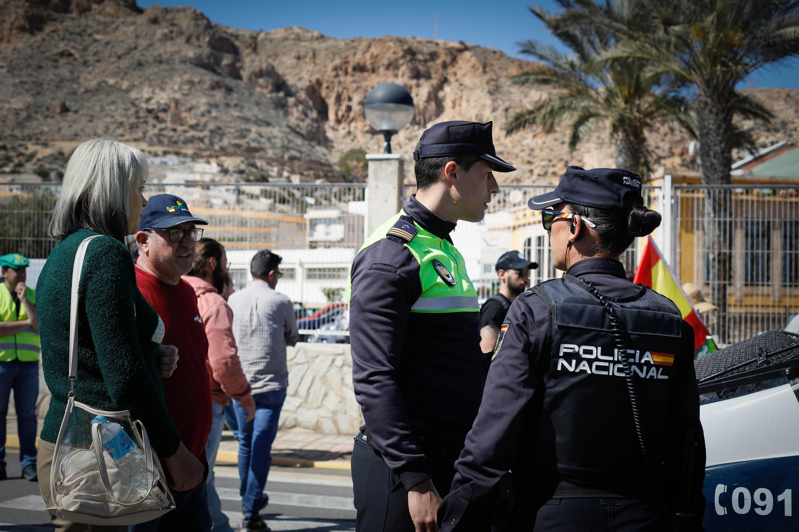 Los agricultores colapsan el puerto de Almería