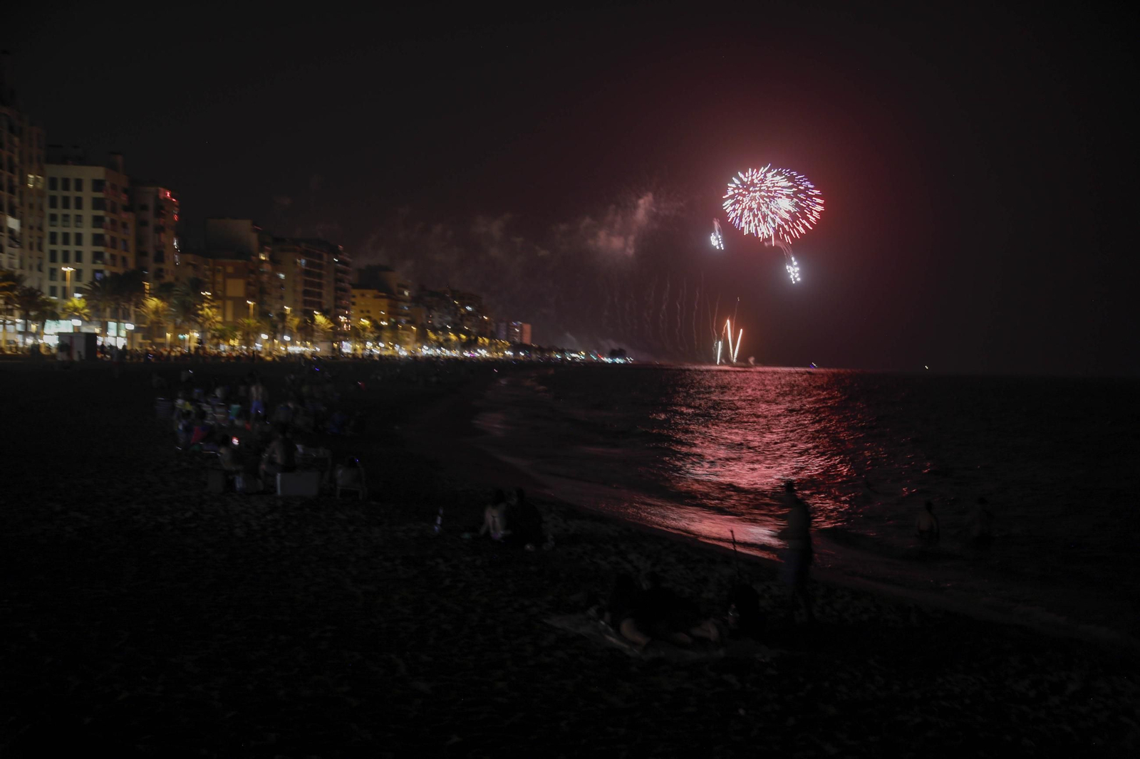 Las mejores imágenes de los fuegos artificiales de la feria de Almeria