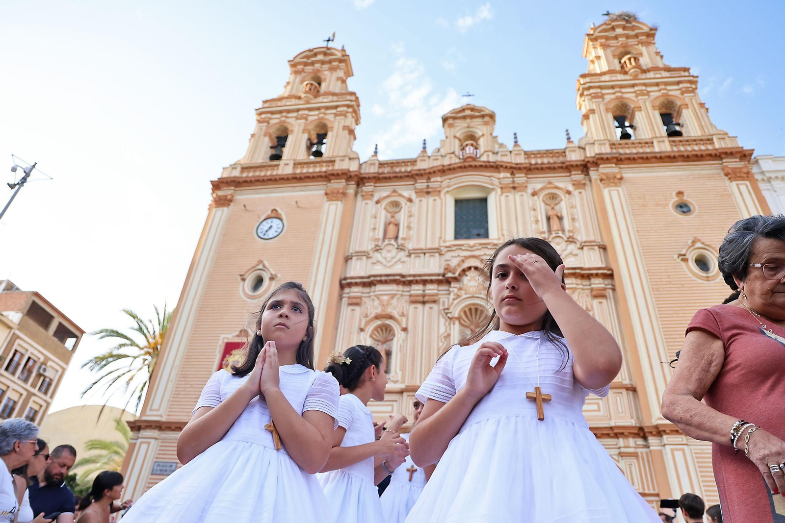Imágenes de la procesión del Corpus Christi por las calles de Huelva