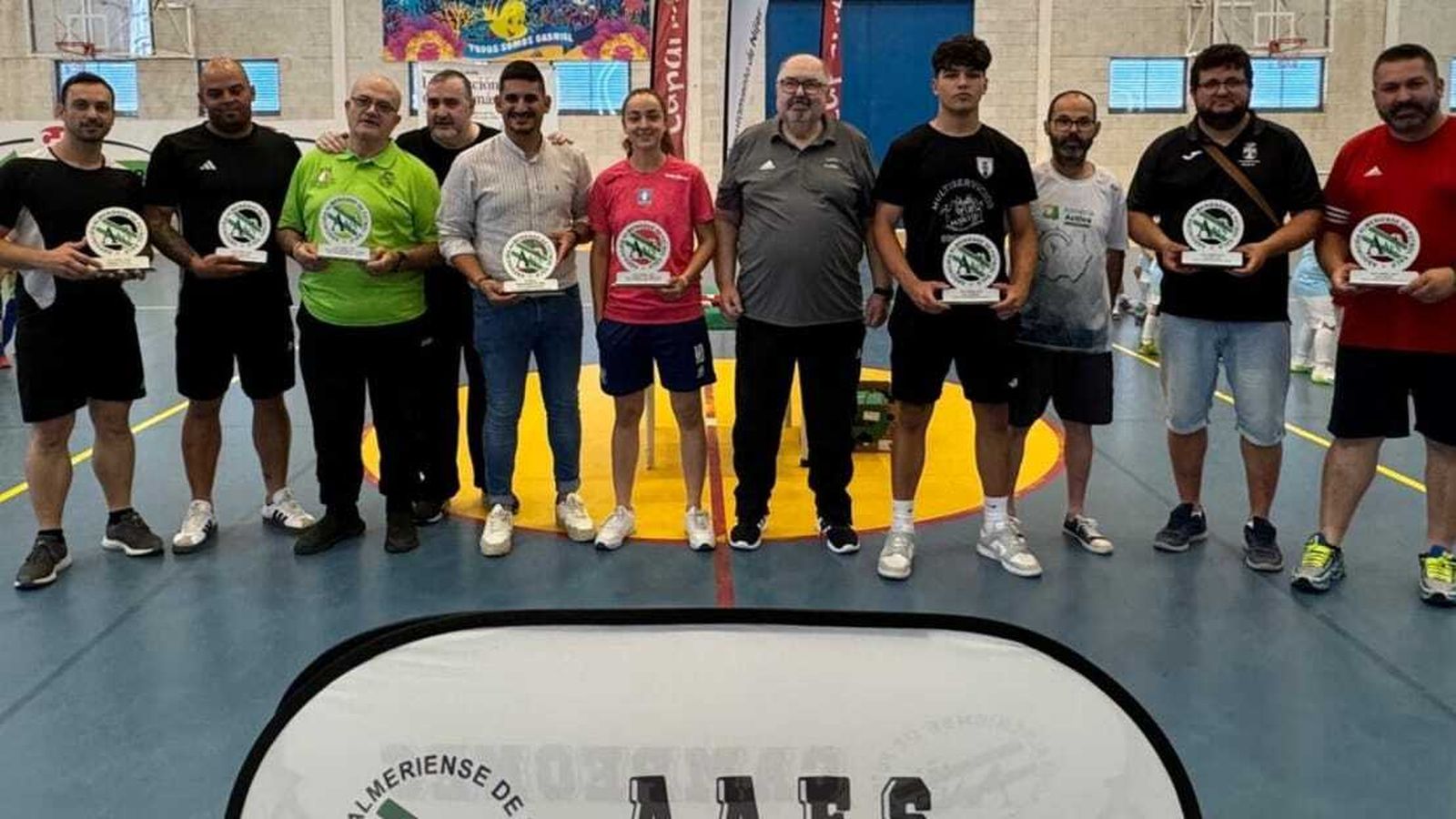 Entrega de placas a los distintos equipos participantes en las concentraciones bebés de la AAFS.