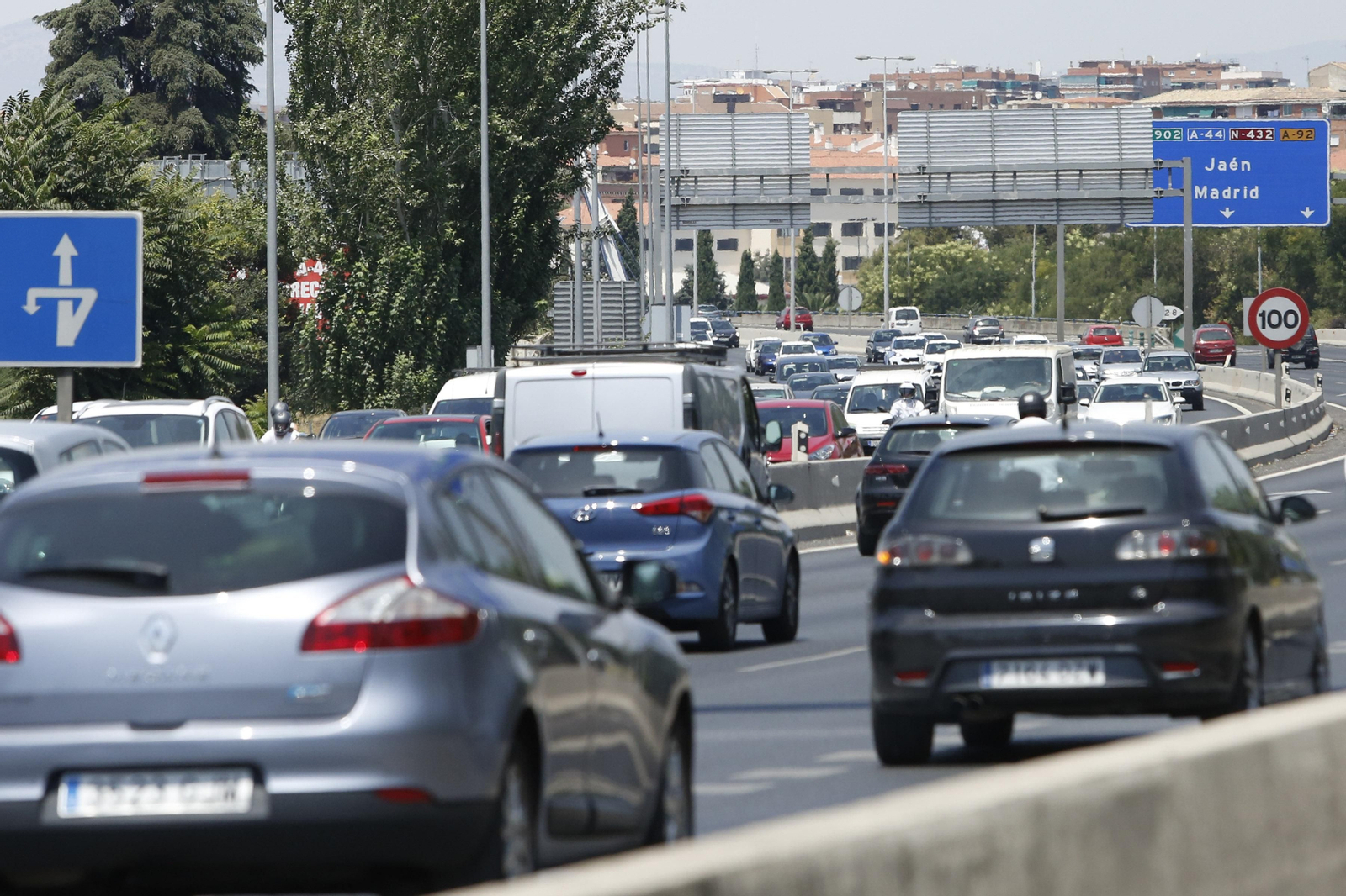 La DGT espera tres millones de desplazamientos en Semana Santa. La DGT espera tres millones de desplazamientos en Semana Santa.