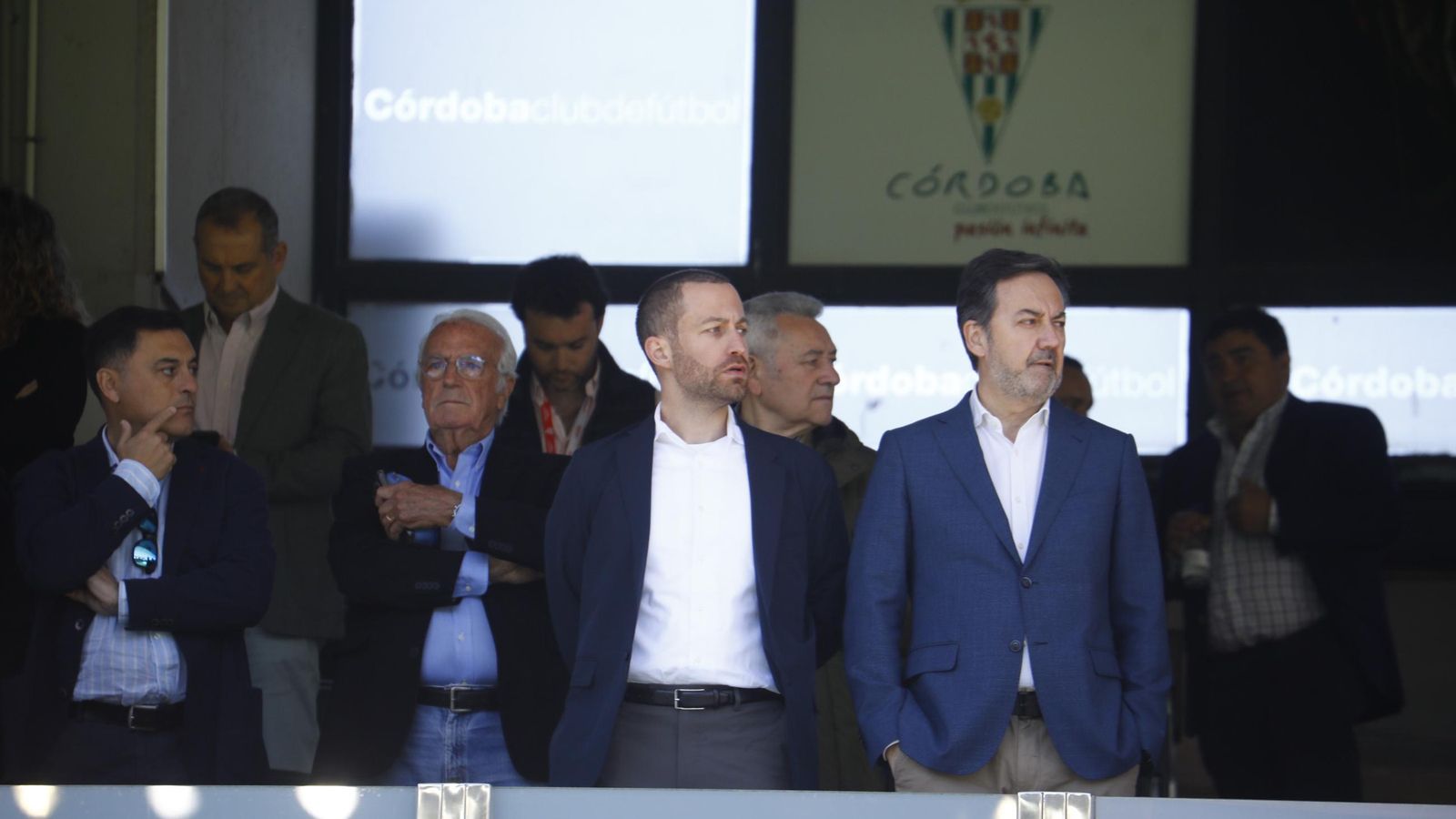 Antonio Fernández Monterrubio, CEO del Córdoba CF, en el palco de El Arcángel junto al consejero Faisal bin Jamil.