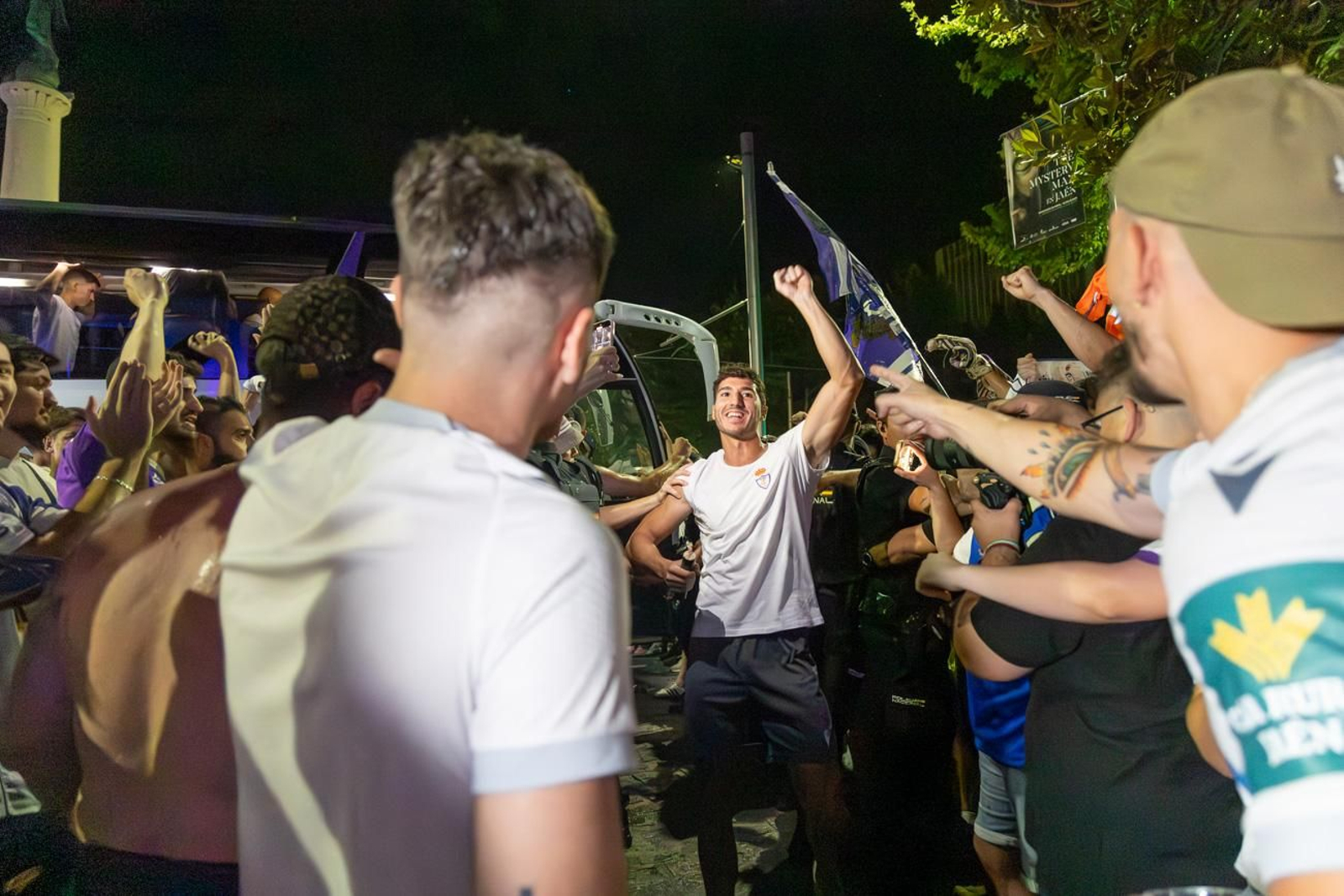 El éxtasis del Real Jaén en la Plaza de las Batallas