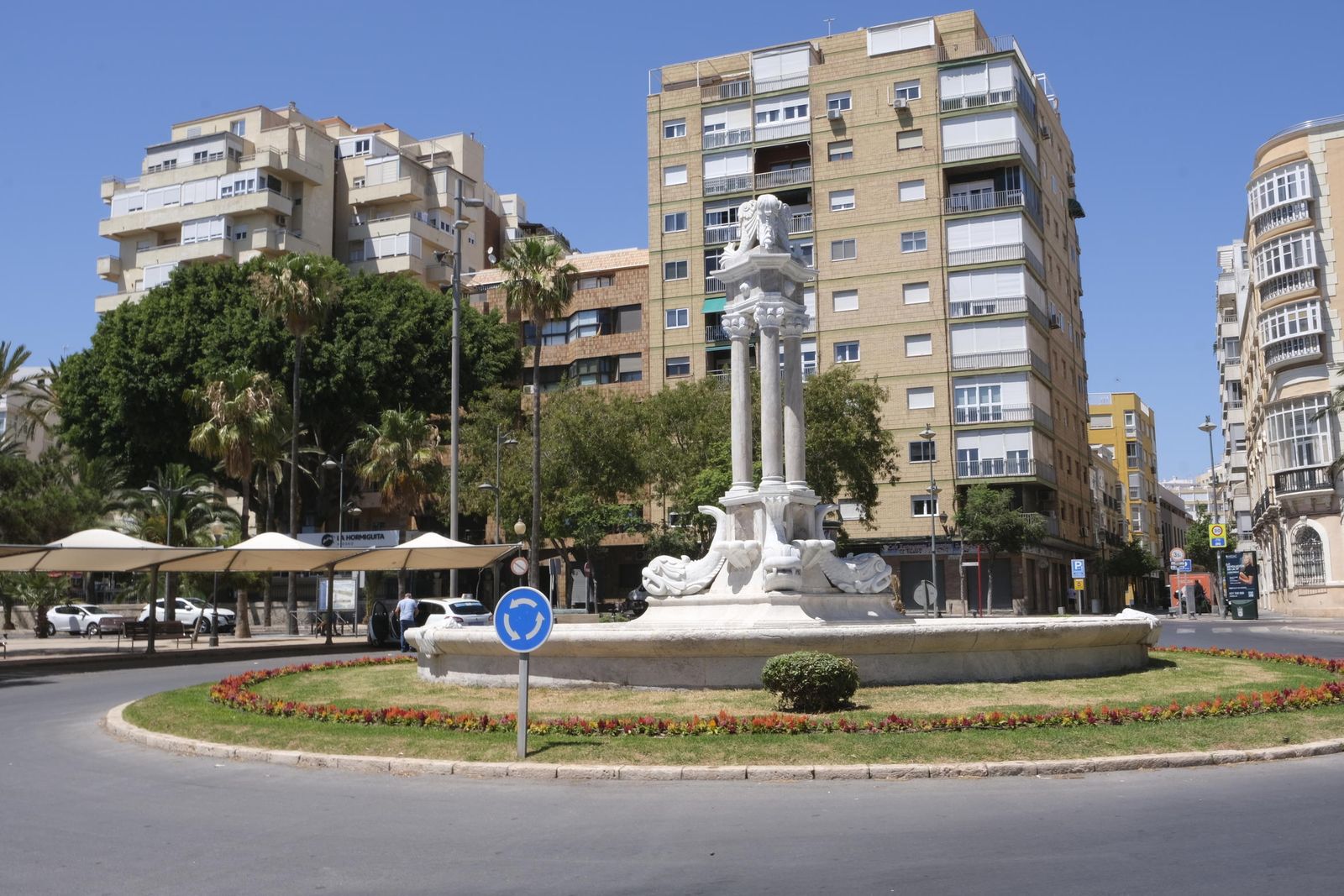 Parada de taxis junto a la Fuente de los Peces