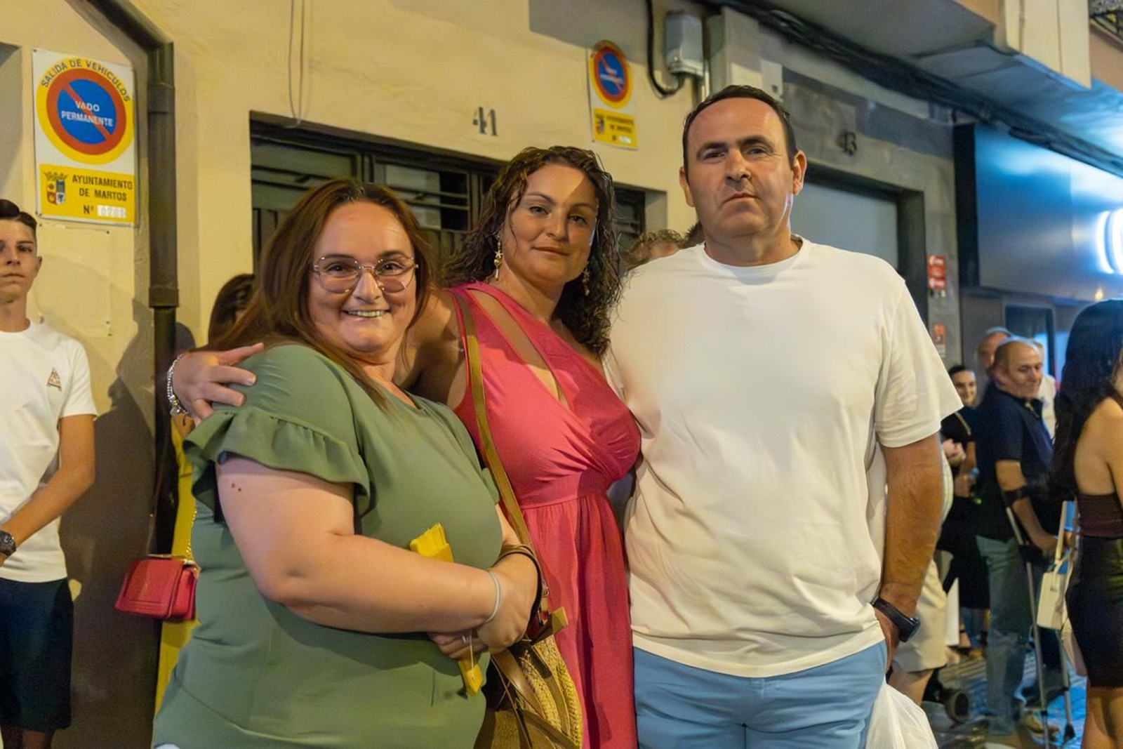 Pasacalles inaugural, fuegos artificiales e iluminación de la portada de feria y del recinto ferial de la Feria de San Bartolomé en Martos