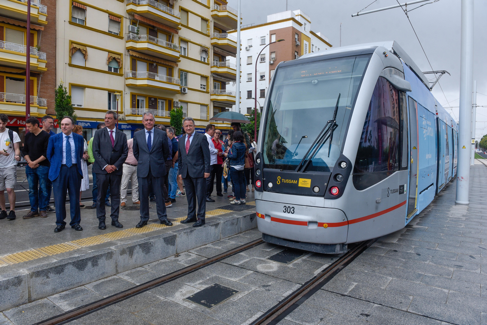 José Luis Sanz, asiste a la puesta en funcionamiento de ampliación del tranvía hasta Eduardo Dato