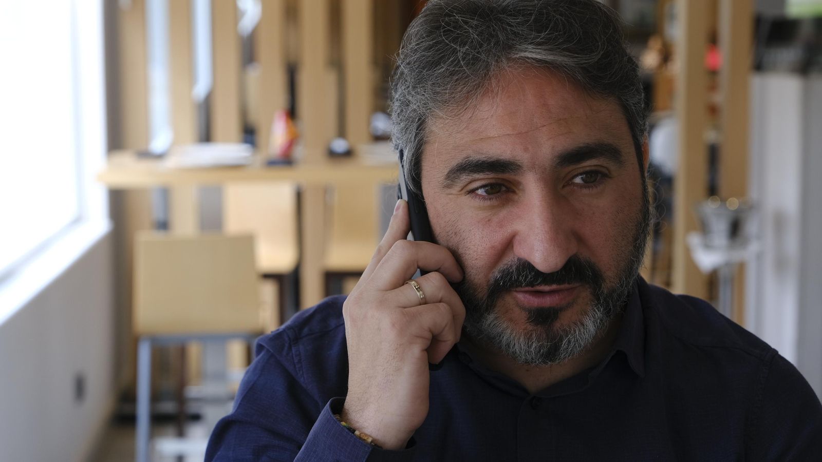 Proveedores, clientes... El teléfono es una constante