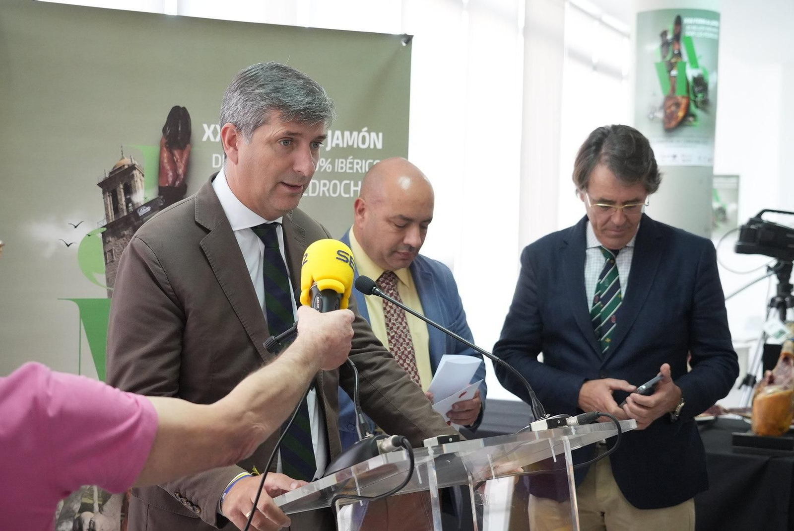 El concurso al mejor jamón de bellota 100% ibérico de Los Pedroches, en imágenes