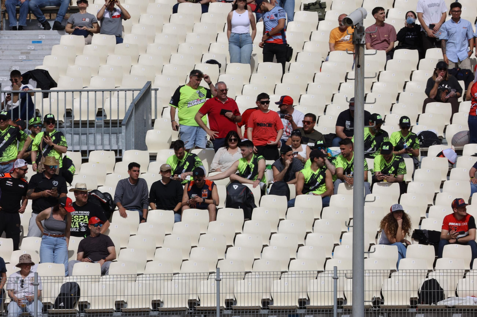 Ambiente del viernes en las gradas del Circuito de Jerez - Ángel Nieto