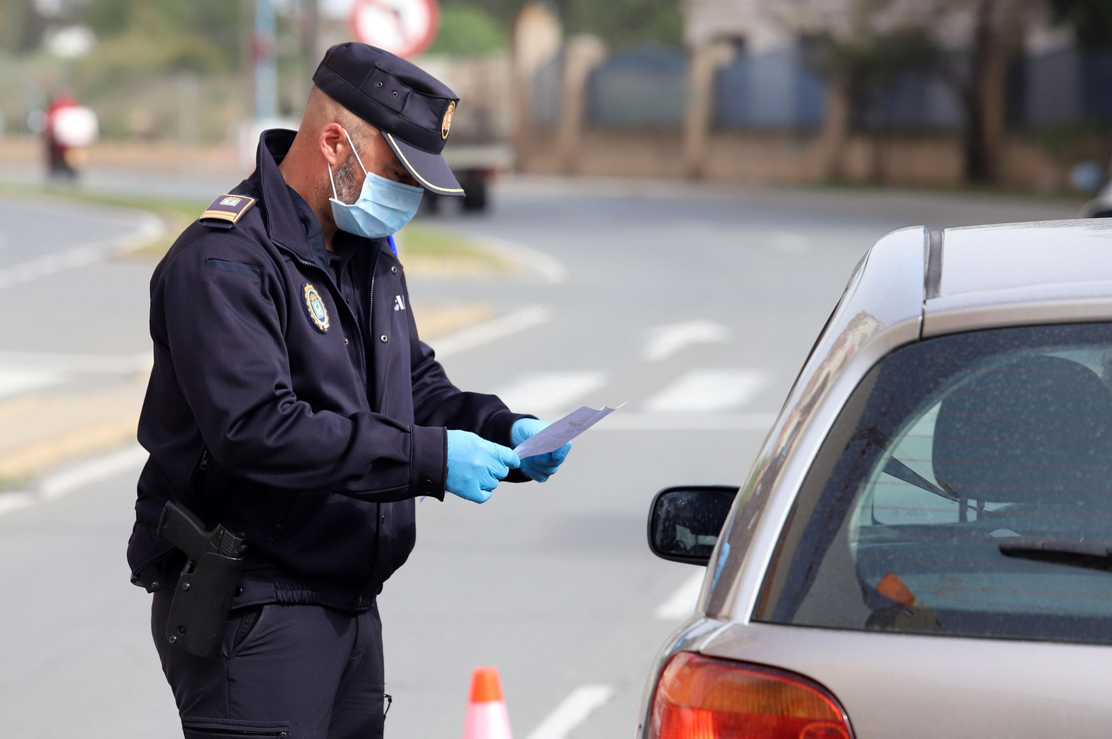 Imágenes de las actuaciones de la Policía Local de Huelva para combatir el coronavirus