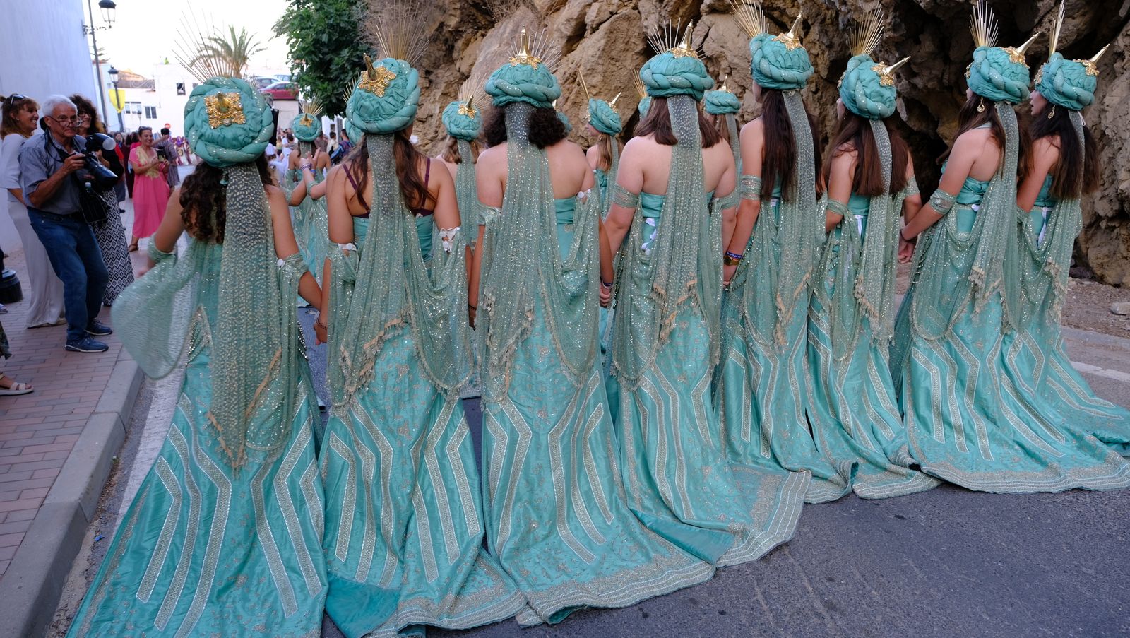 El espectacular desfile de Moros y Cristianos de Mojácar, en imágenes