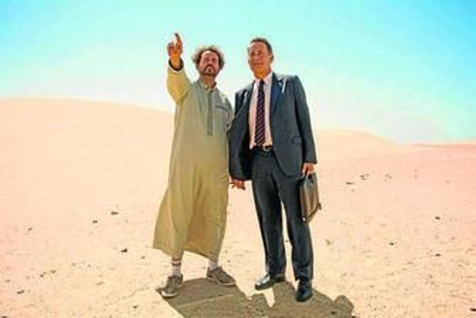 Tom Hanks, a la derecha, en una escena de la película de Tom Tykwer.