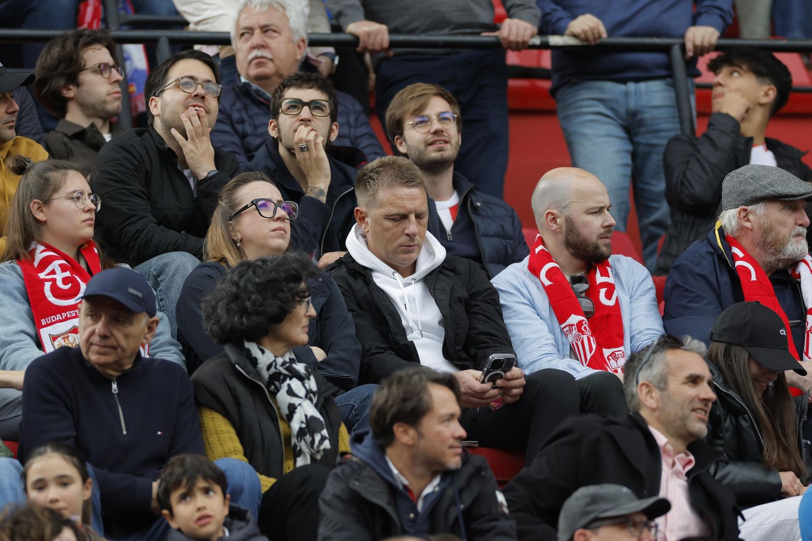 Búscate en las fotos del Sevilla fc - Athletic club