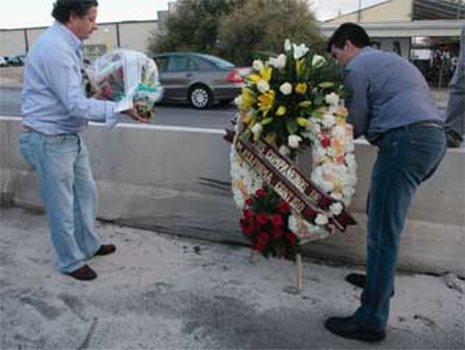Unos 200 camioneros se concentran en Granada para iniciar una marcha lenta