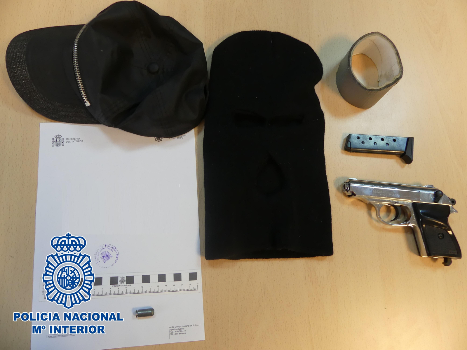 Material intervenido al detenido.