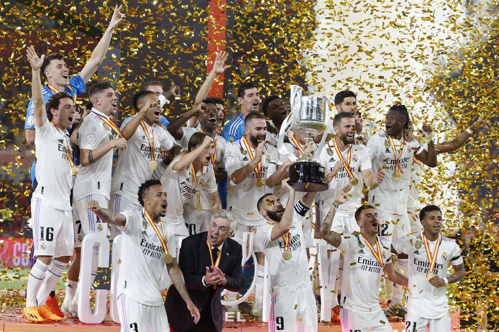 El Real Madrid levanta la Copa del Rey.